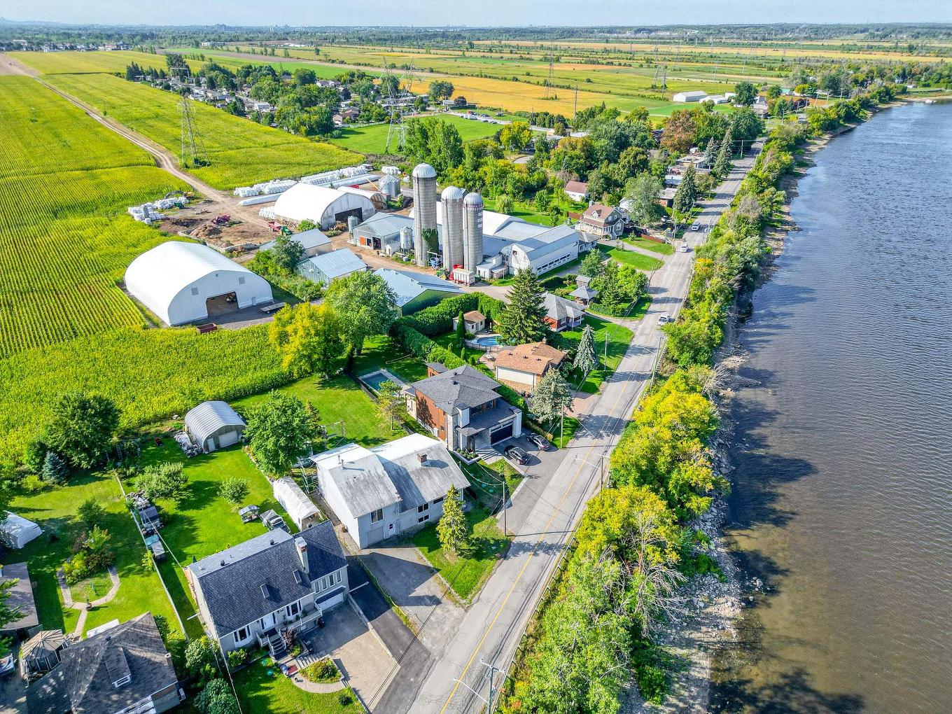 Photo aérienne - 8310 Boul. Des Mille-Îles, Laval (Saint-François), QC - Outdoor With View