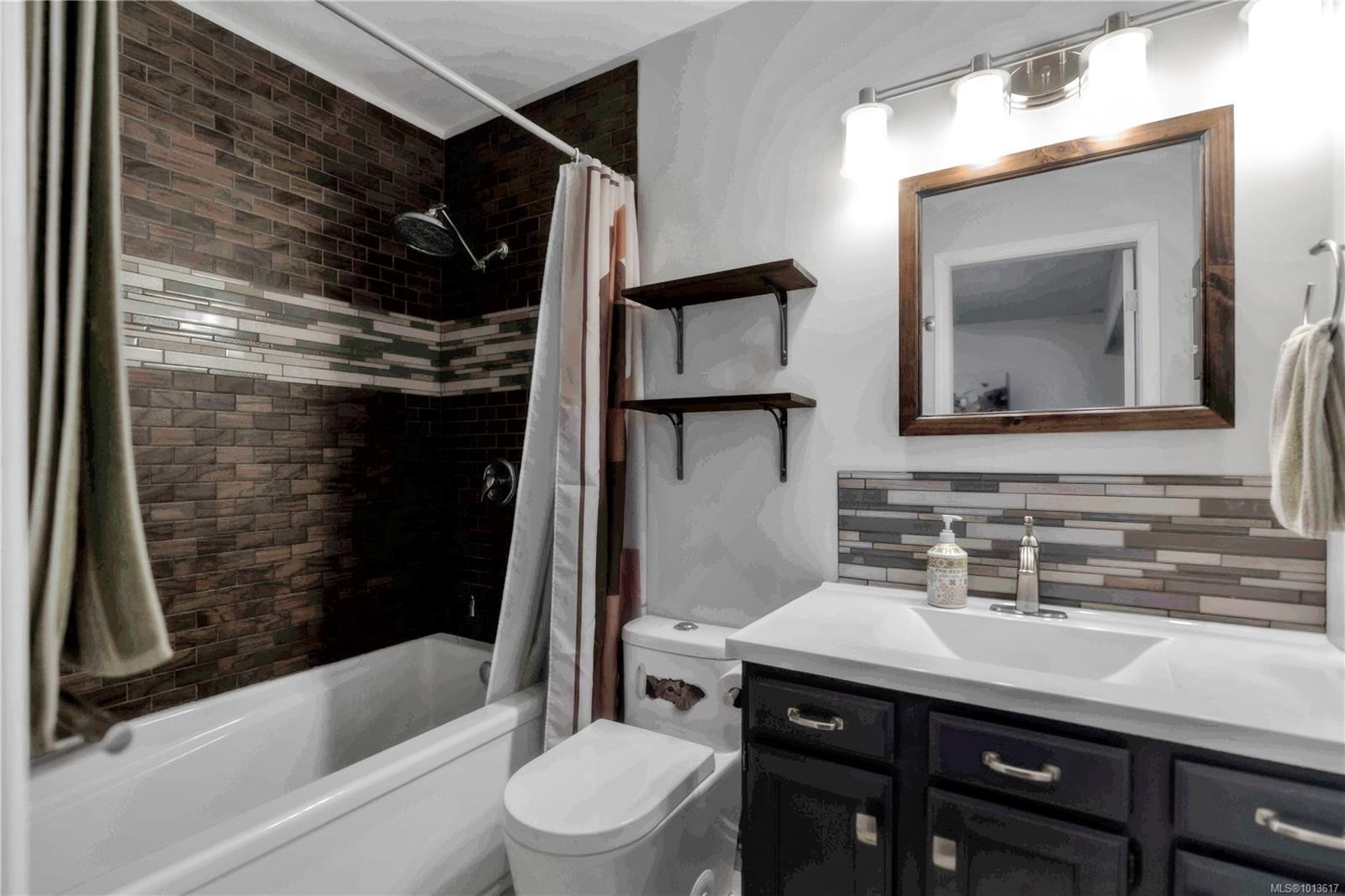 1985 Saunders Rd, Sooke, BC