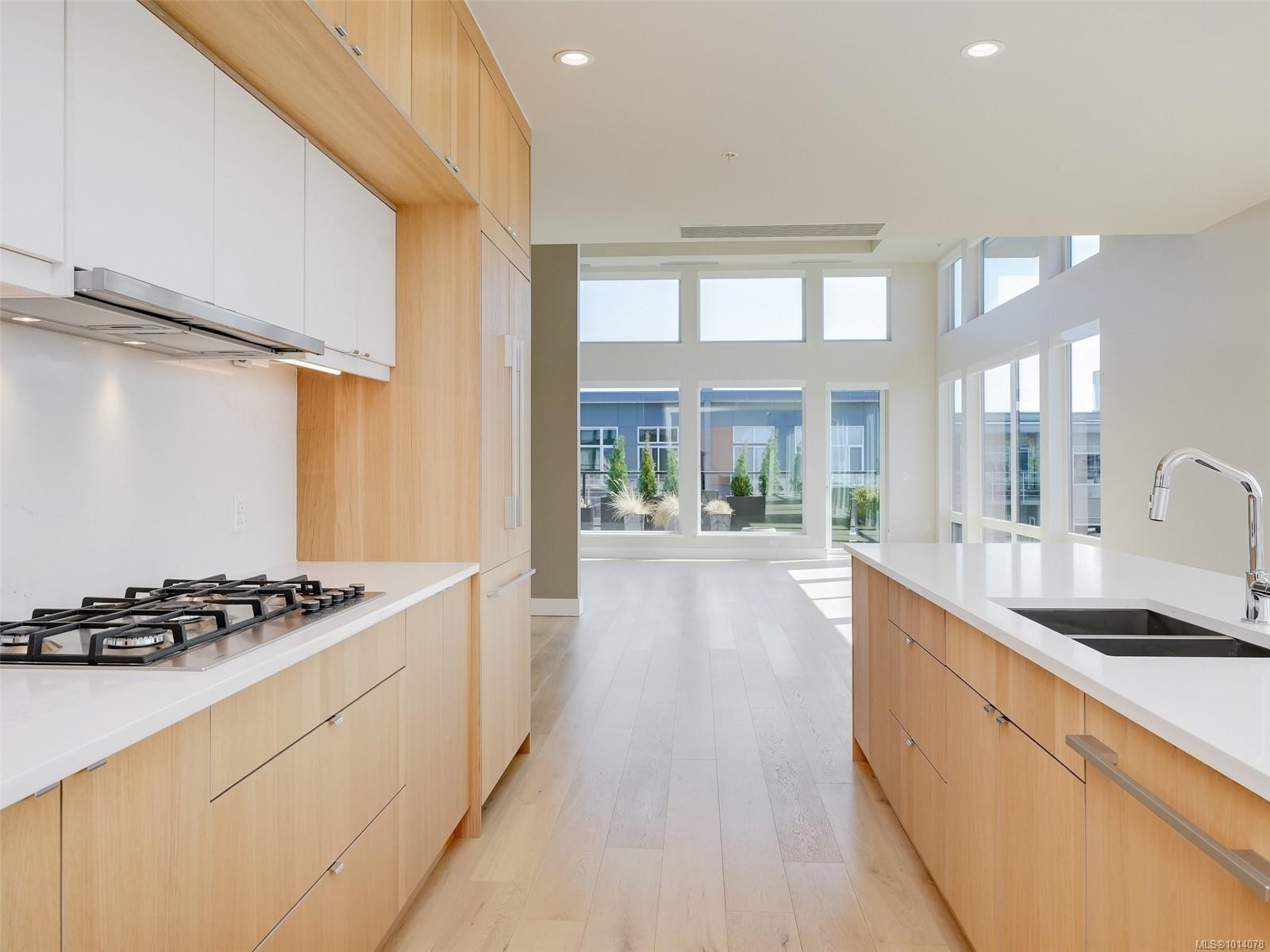 603-2461 Sidney Ave, Sidney, BC - Indoor Photo Showing Kitchen With Double Sink With Upgraded Kitchen