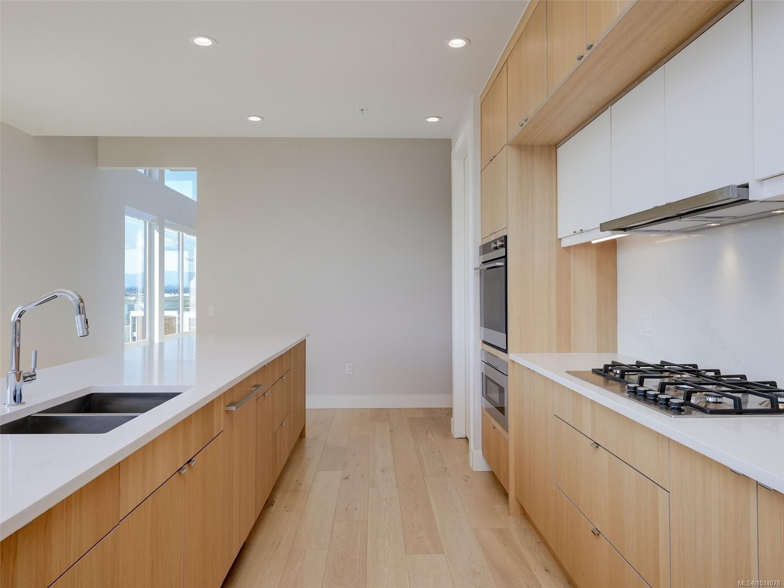 603-2461 Sidney Ave, Sidney, BC - Indoor Photo Showing Kitchen With Double Sink With Upgraded Kitchen