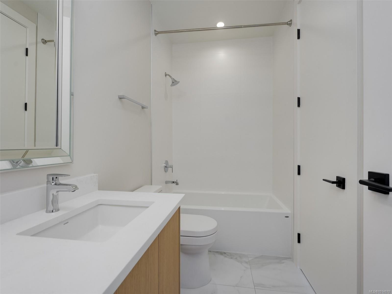 603-2461 Sidney Ave, Sidney, BC - Indoor Photo Showing Bathroom