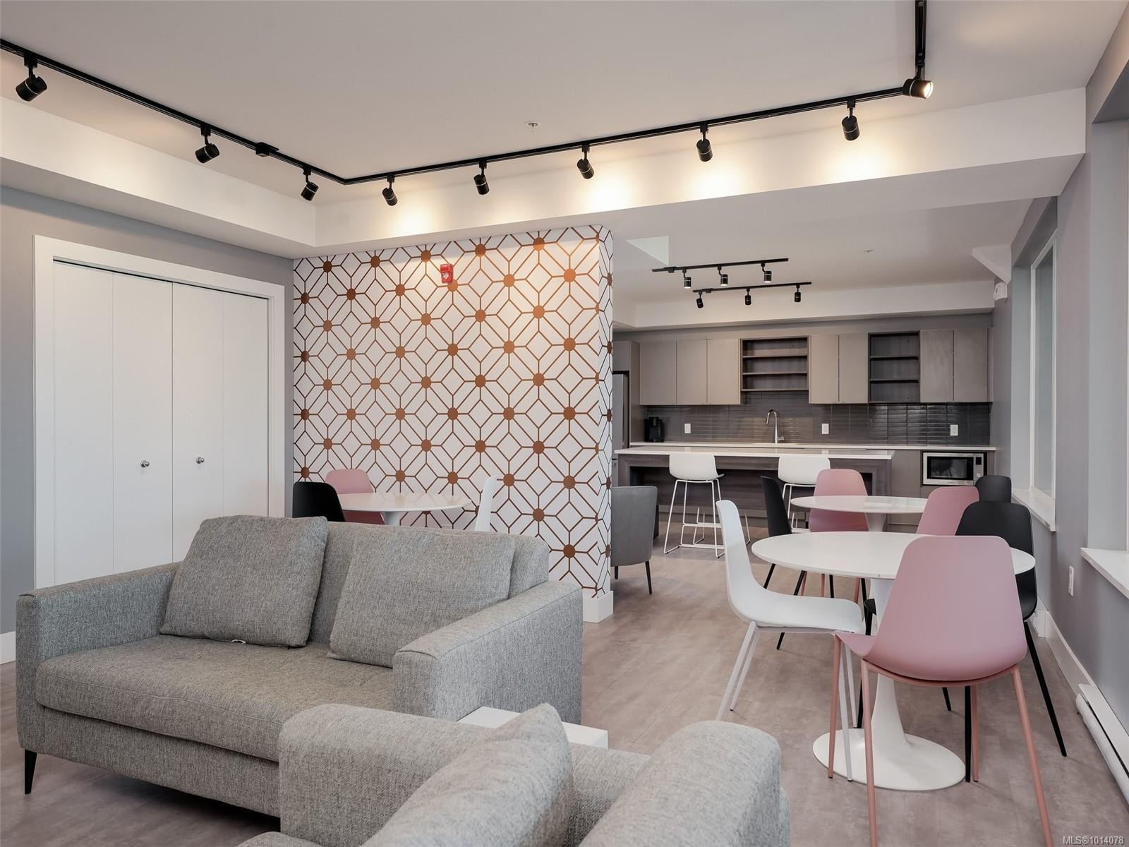 603-2461 Sidney Ave, Sidney, BC - Indoor