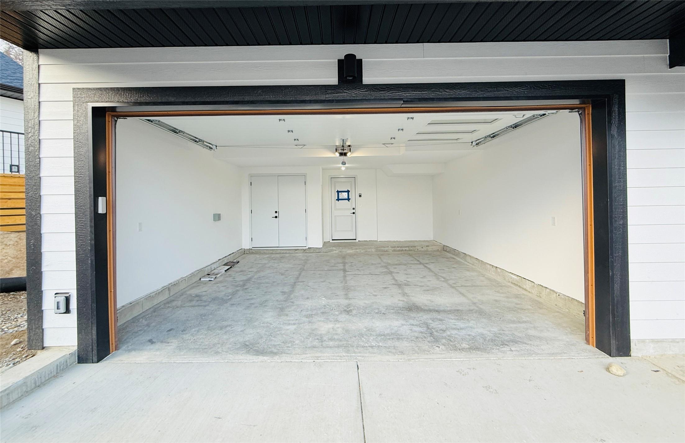 200-70 Boundary Street, Kimberley, BC - Indoor Photo Showing Other Room