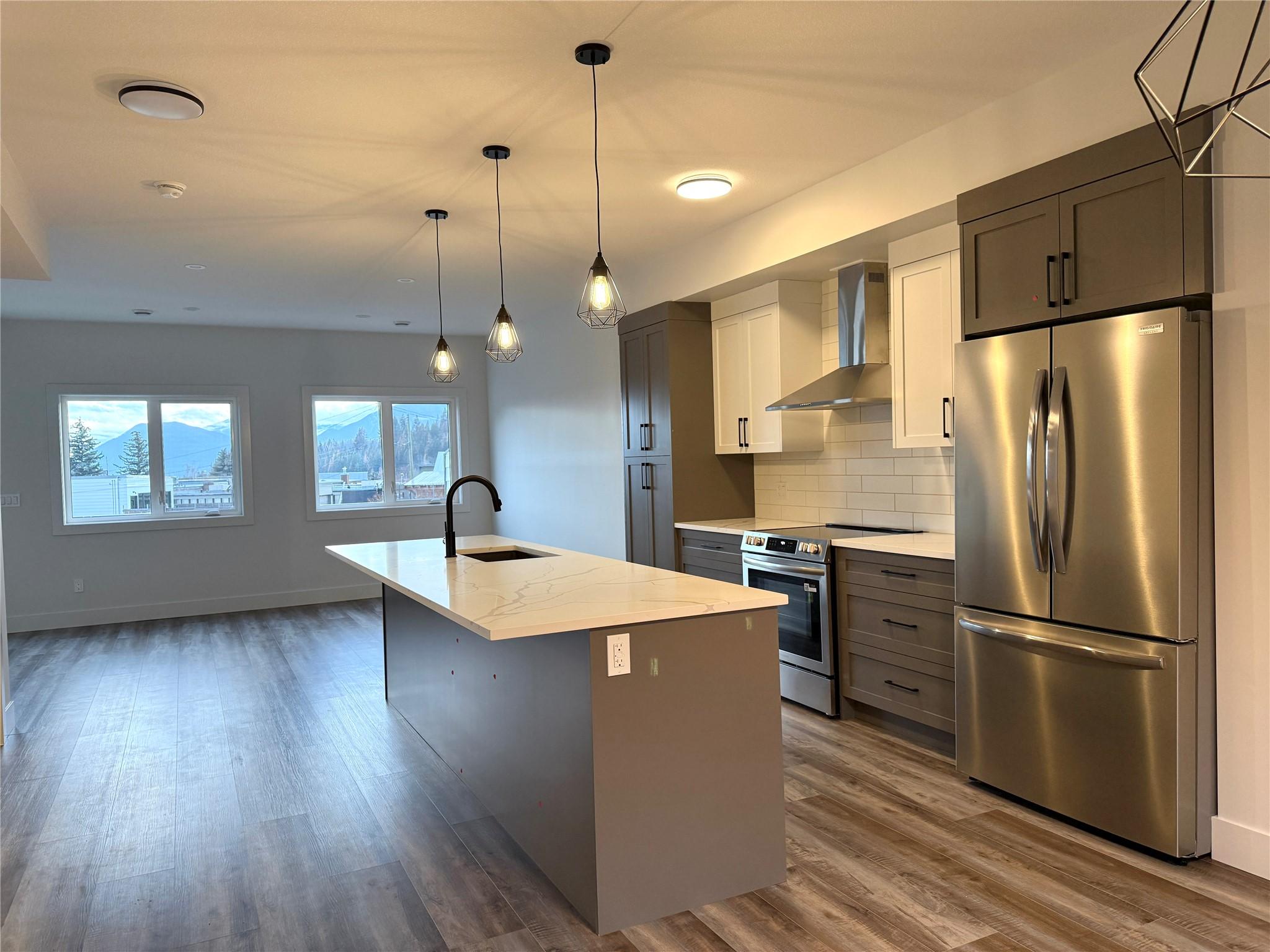 200-70 Boundary Street, Kimberley, BC - Indoor Photo Showing Kitchen With Upgraded Kitchen