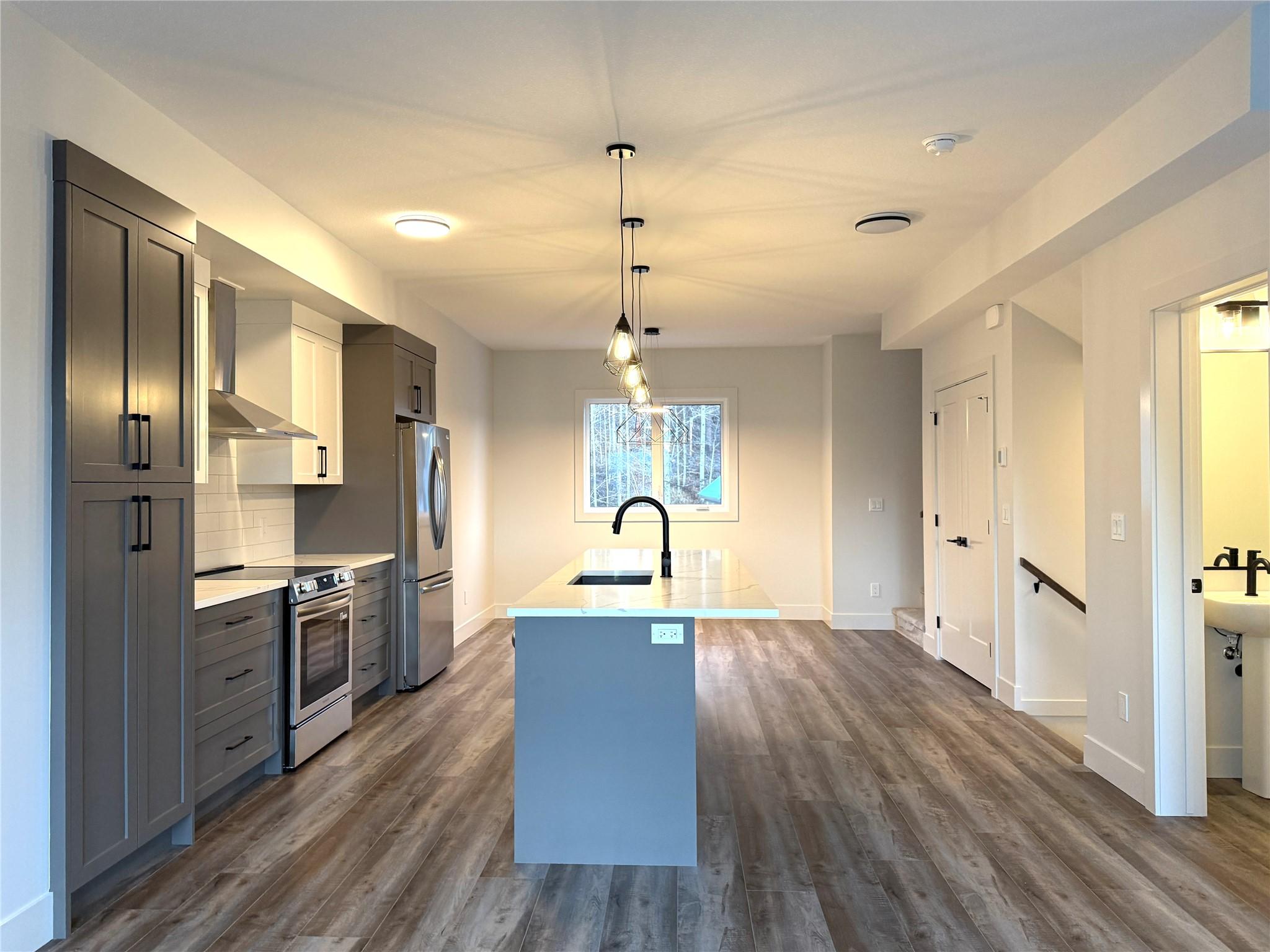 200-70 Boundary Street, Kimberley, BC - Indoor Photo Showing Kitchen With Upgraded Kitchen