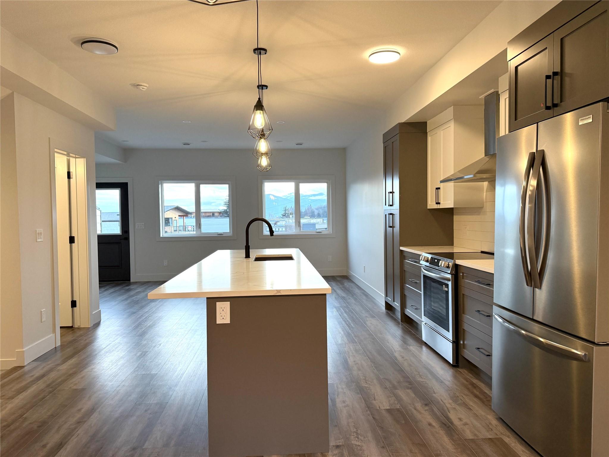 200-70 Boundary Street, Kimberley, BC - Indoor Photo Showing Kitchen With Upgraded Kitchen