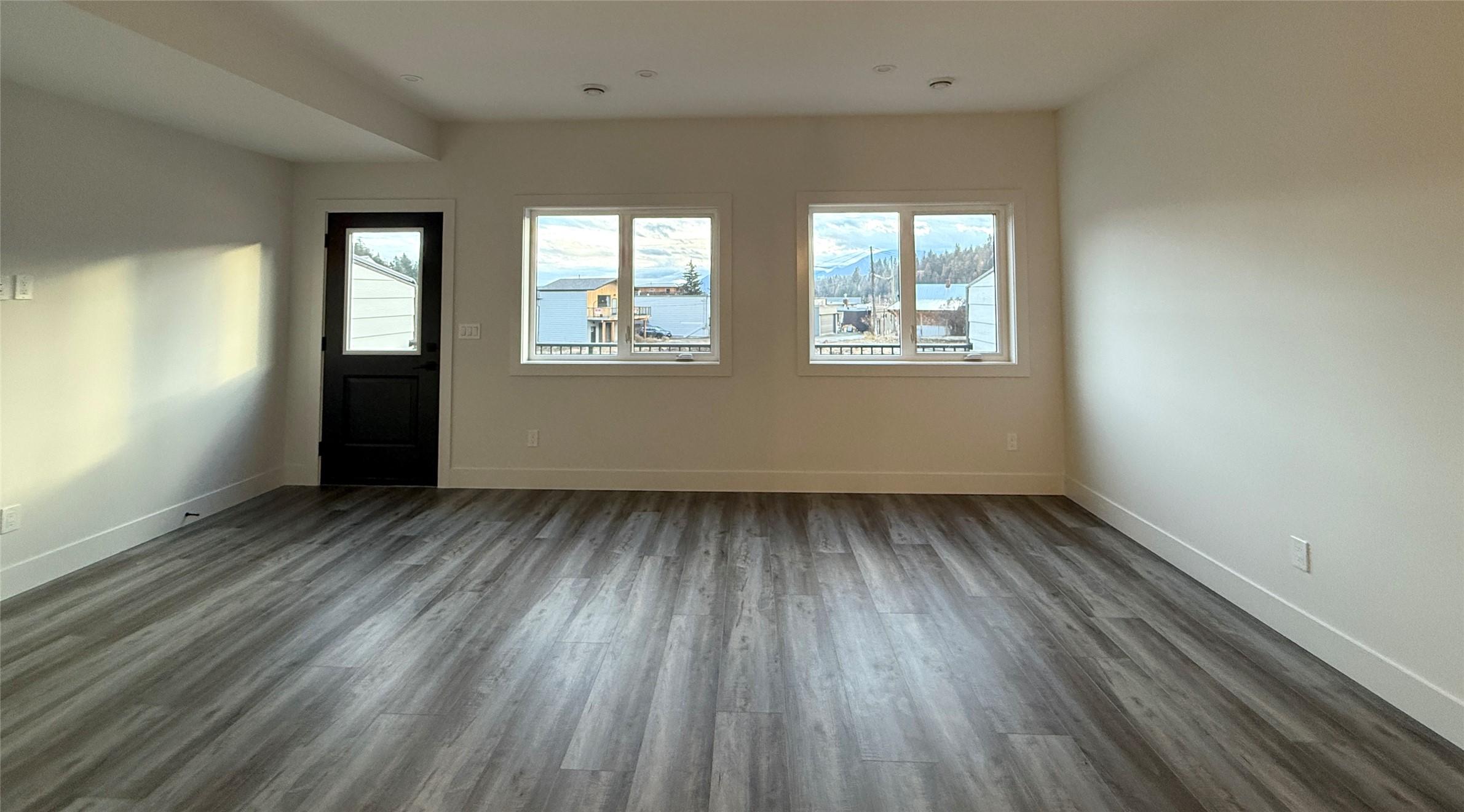 200-70 Boundary Street, Kimberley, BC - Indoor Photo Showing Other Room