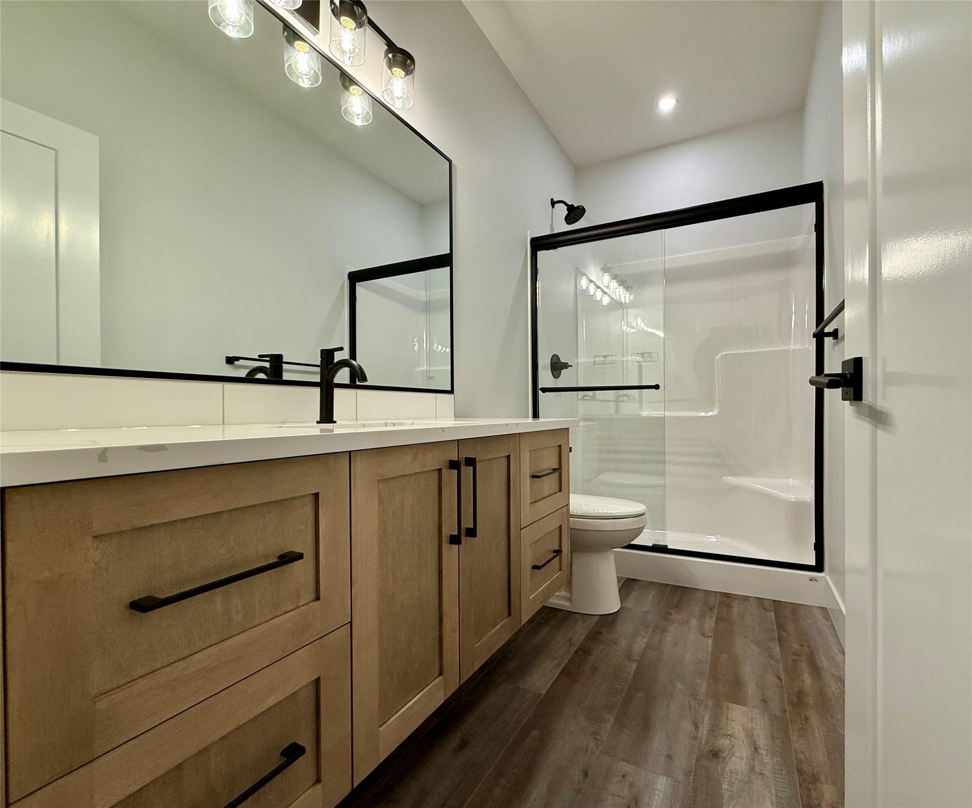 200-70 Boundary Street, Kimberley, BC - Indoor Photo Showing Bathroom