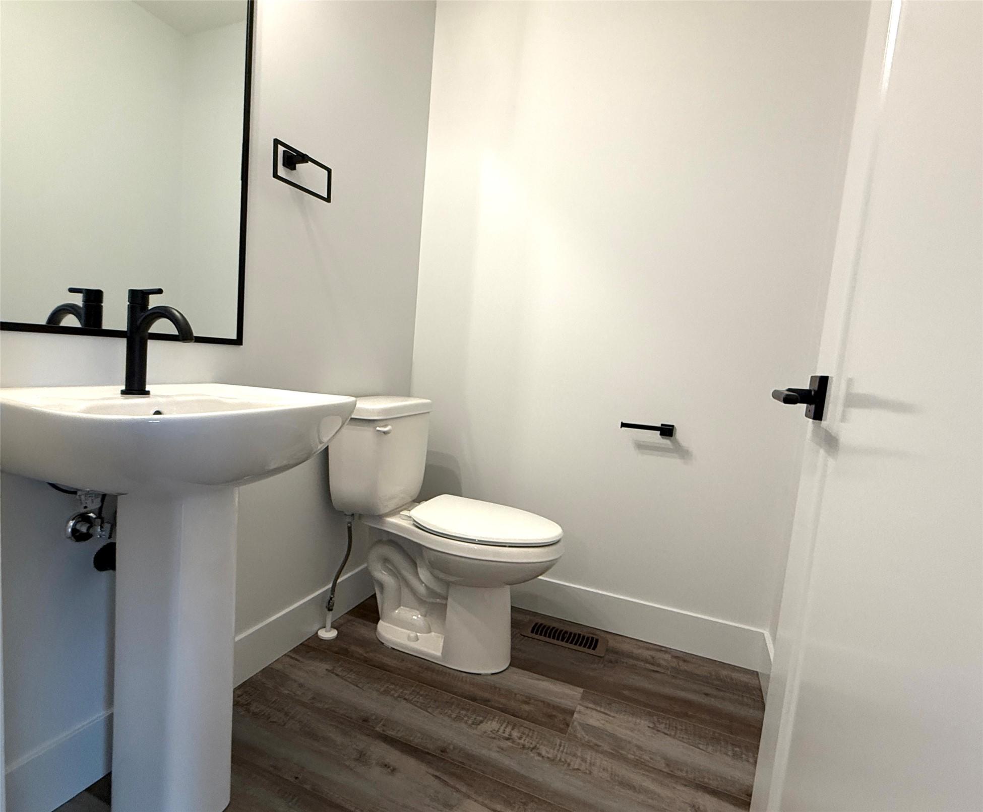 200-70 Boundary Street, Kimberley, BC - Indoor Photo Showing Bathroom
