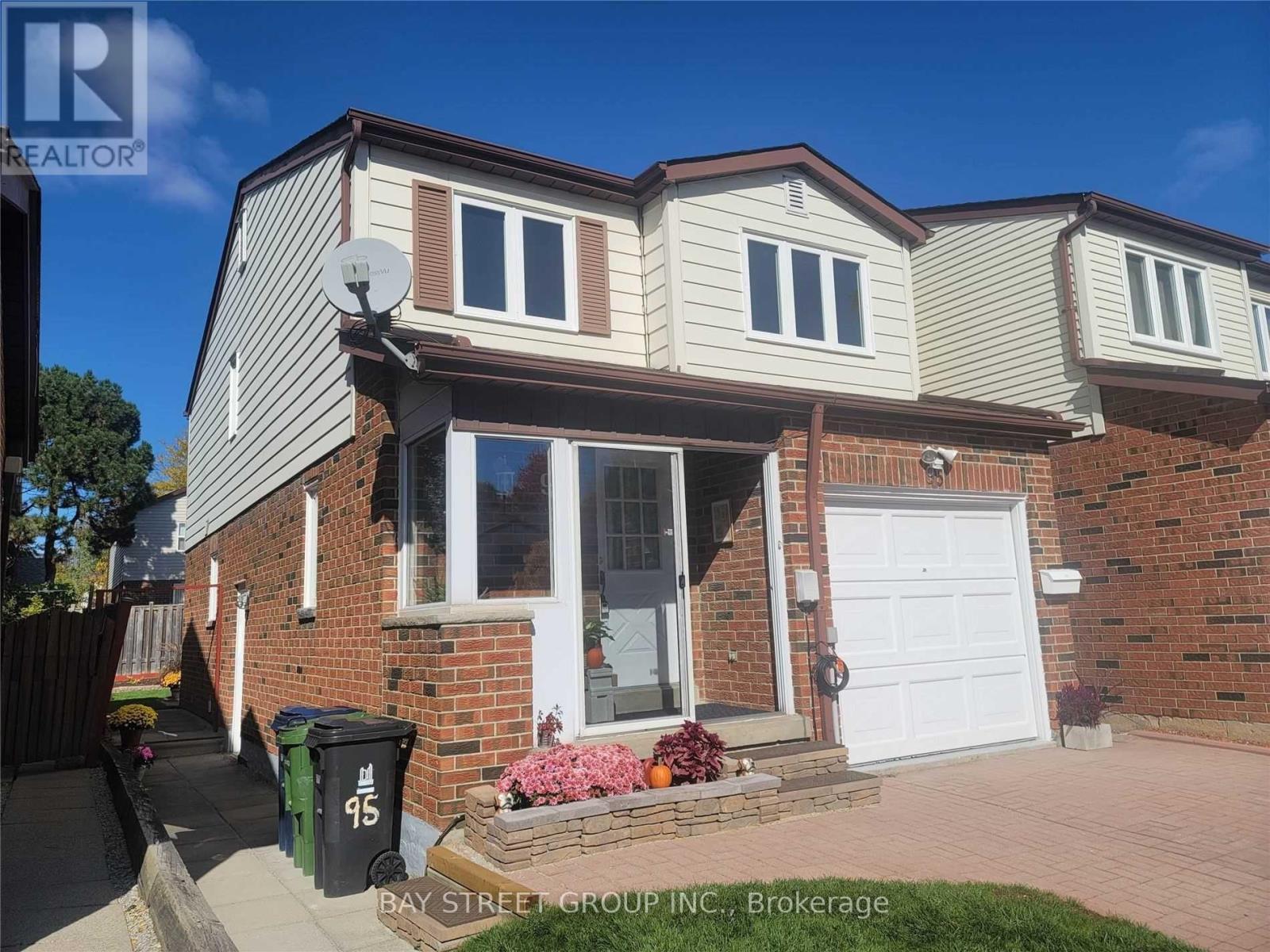 Room 2 - 95 Fawndale Crescent, Toronto, ON - Outdoor With Exterior