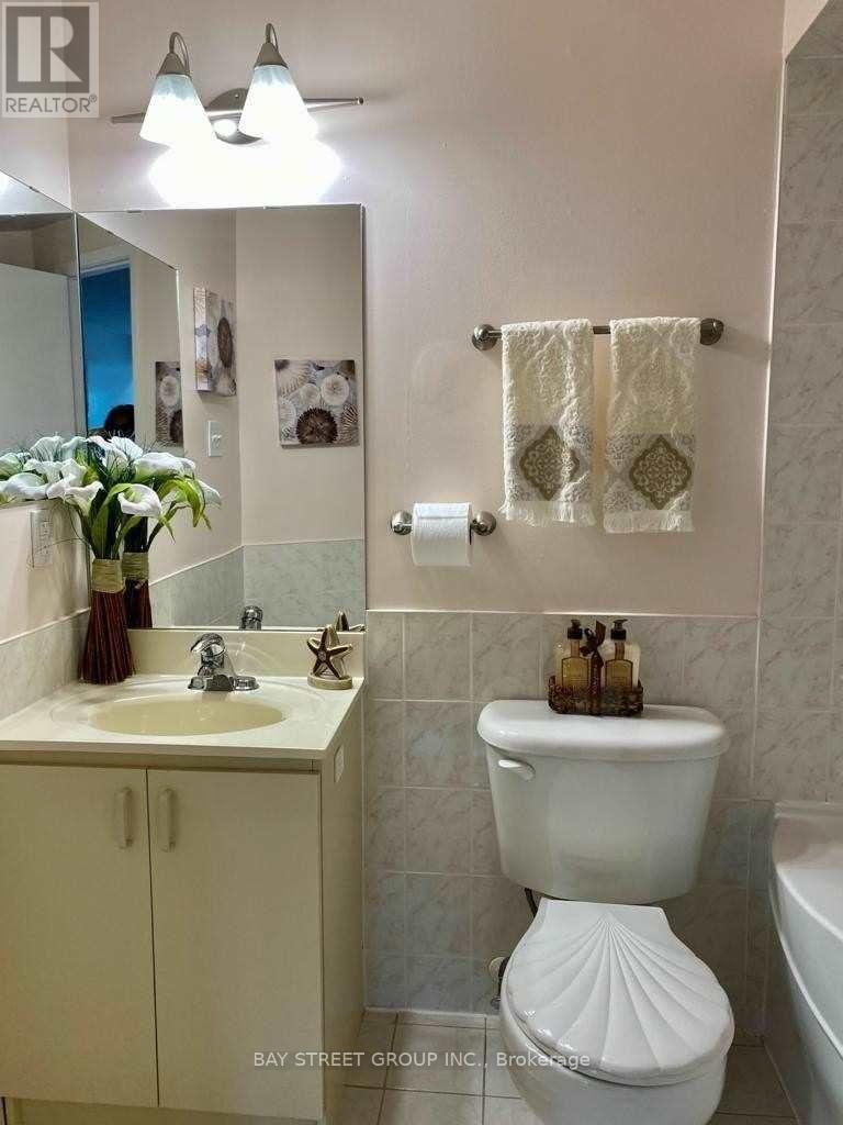 Room 2 - 95 Fawndale Crescent, Toronto, ON - Indoor Photo Showing Bathroom