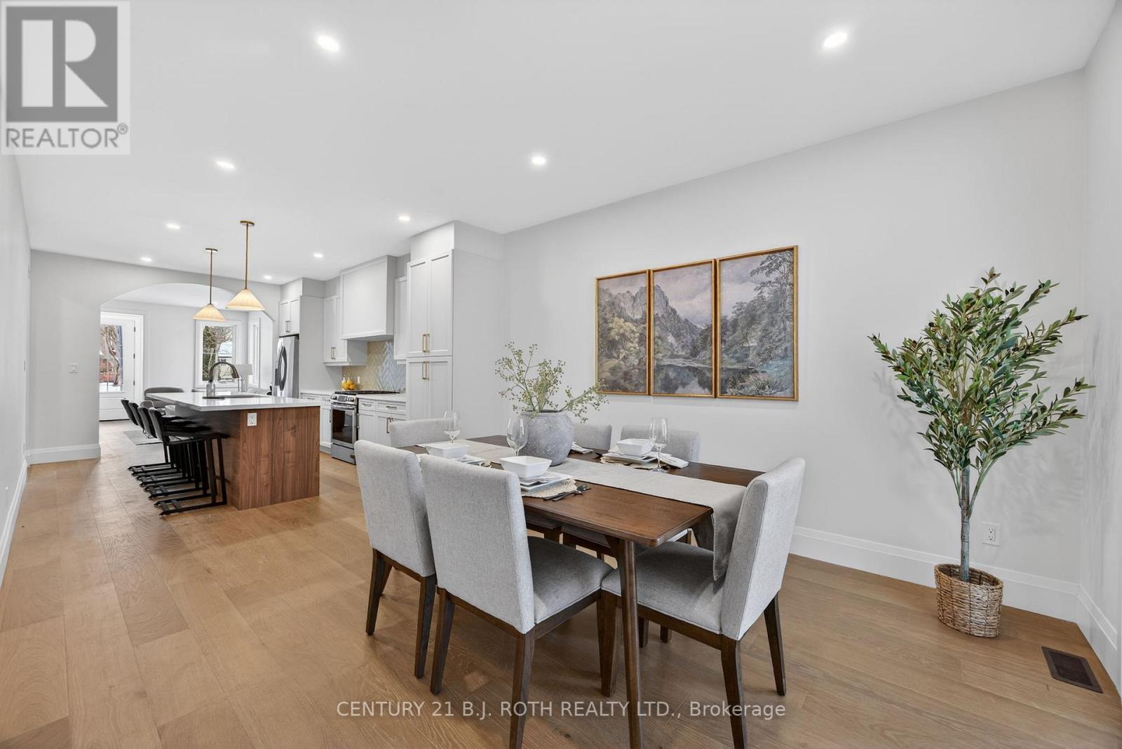 75 Vancouver Street, Barrie, ON - Indoor Photo Showing Dining Room