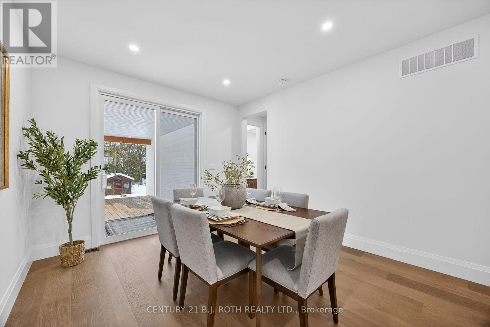 75 Vancouver Street, Barrie, ON - Indoor Photo Showing Dining Room