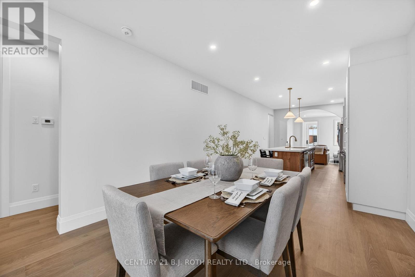75 Vancouver Street, Barrie, ON - Indoor Photo Showing Dining Room