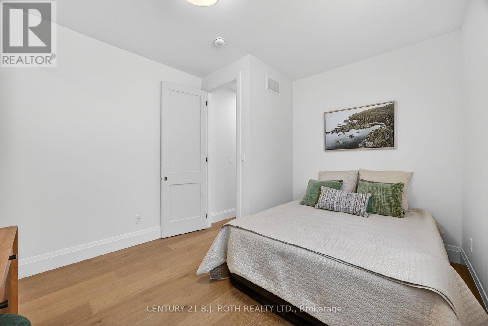 75 Vancouver Street, Barrie, ON - Indoor Photo Showing Bedroom