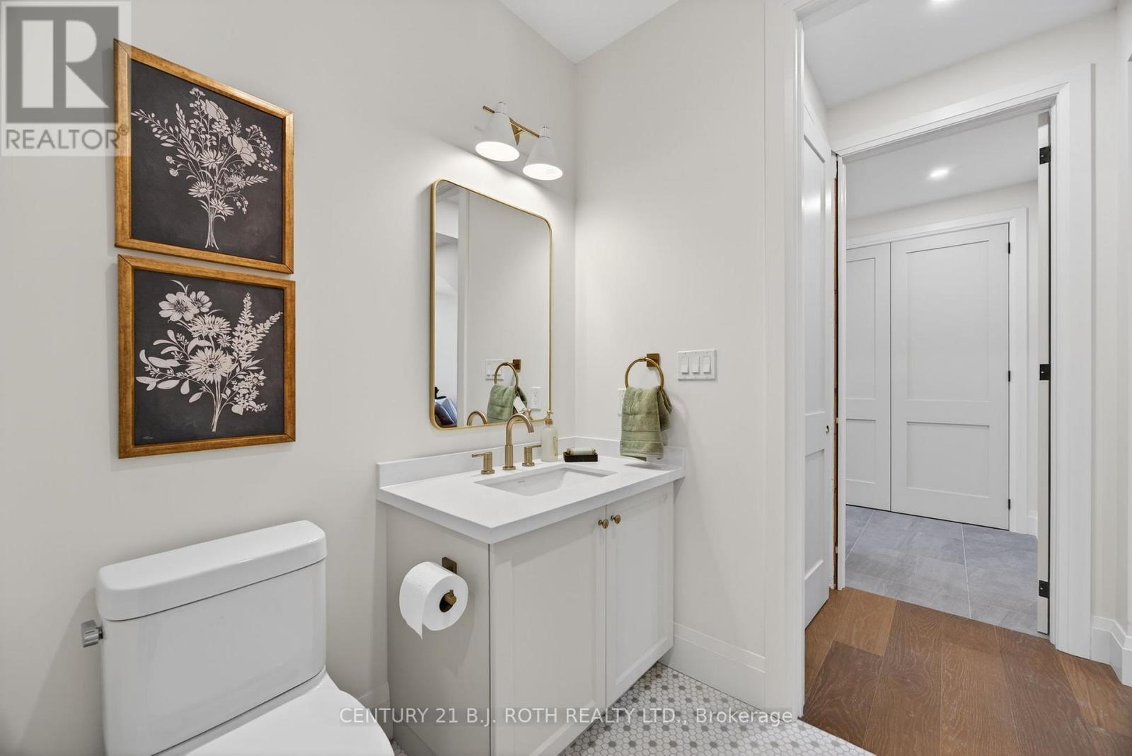 75 Vancouver Street, Barrie, ON - Indoor Photo Showing Bathroom