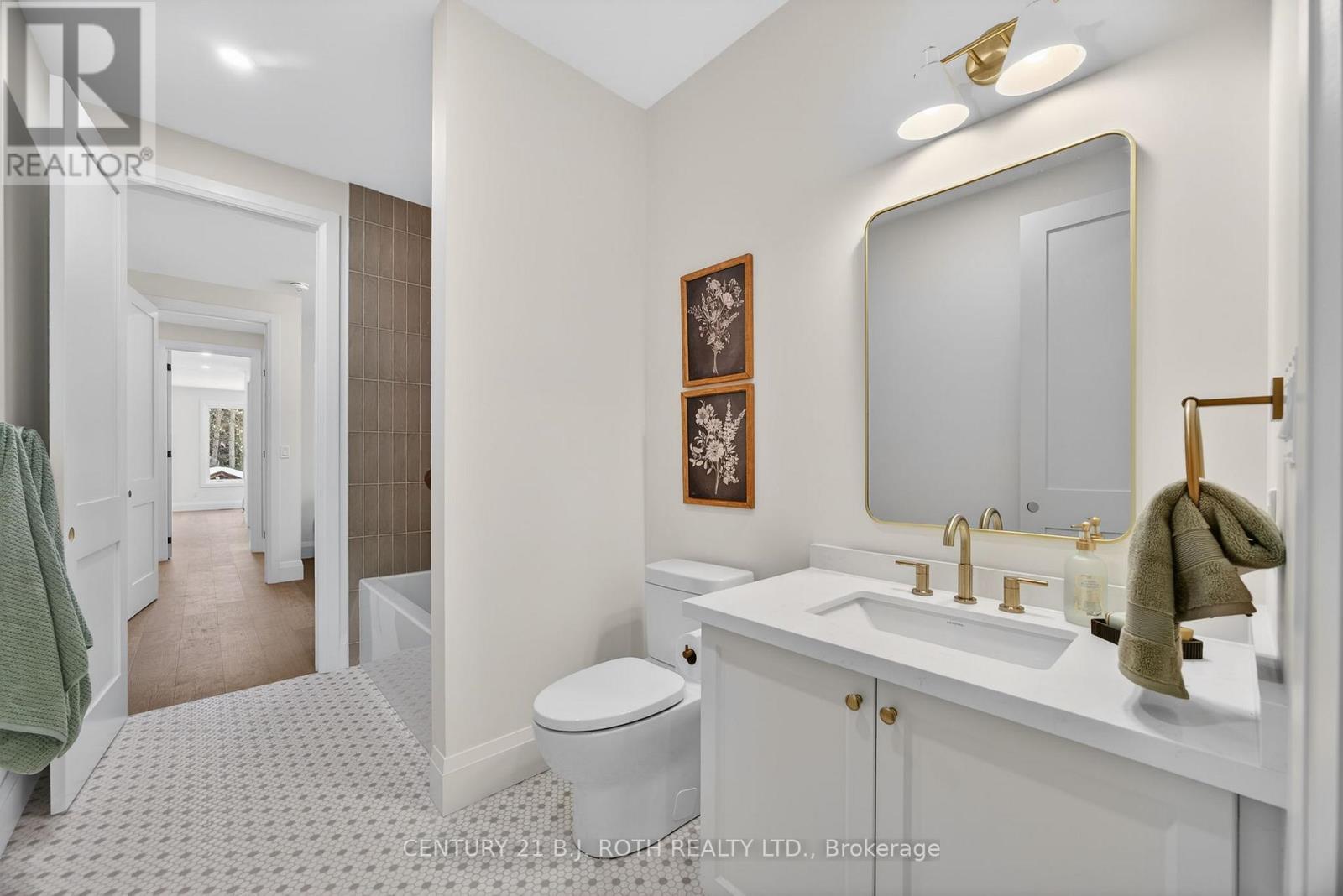 75 Vancouver Street, Barrie, ON - Indoor Photo Showing Bathroom