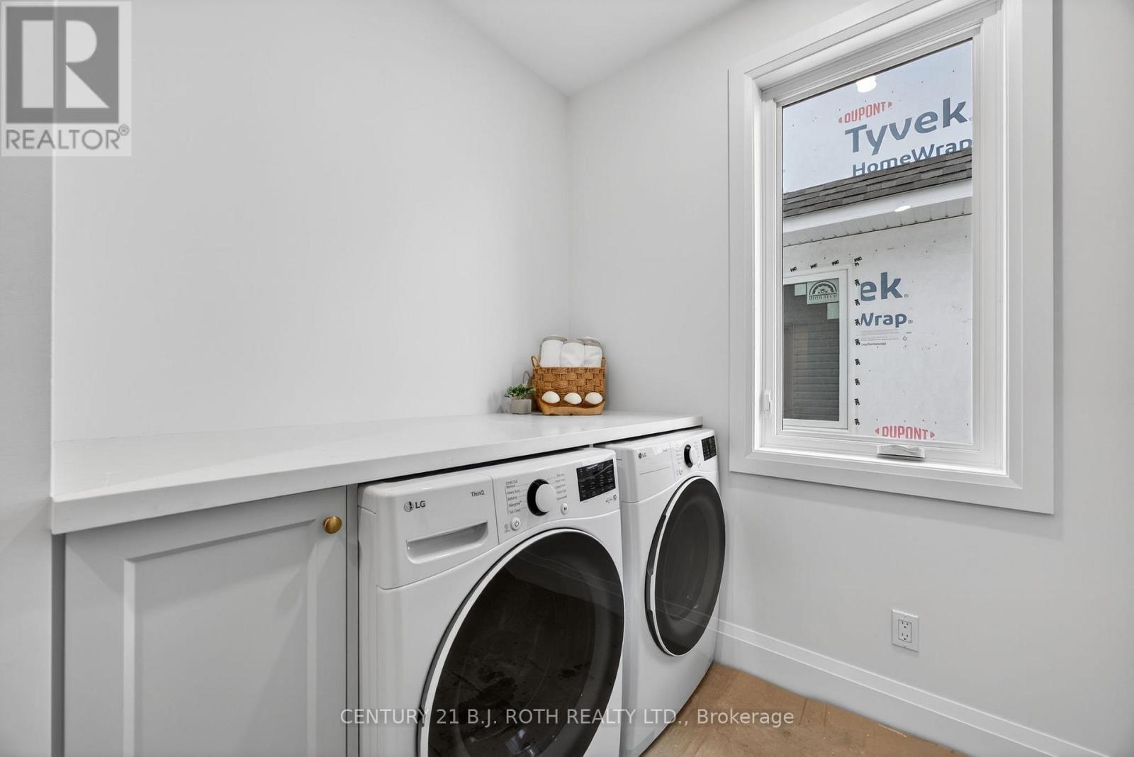 75 Vancouver Street, Barrie, ON - Indoor Photo Showing Laundry Room