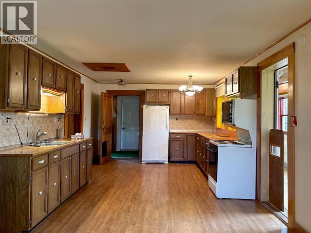 1217 7Th Avenue, Dawson City, YT - Indoor Photo Showing Kitchen