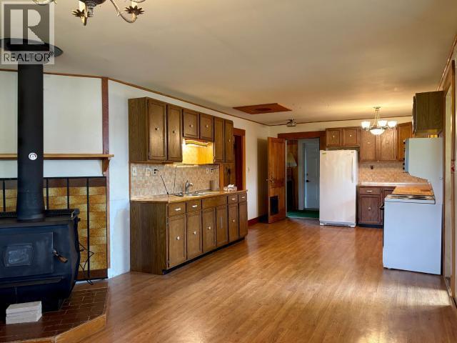 1217 7Th Avenue, Dawson City, YT - Indoor Photo Showing Kitchen