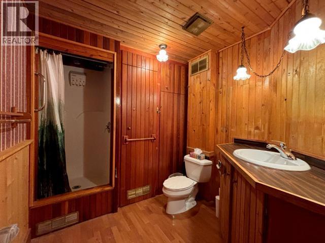 1217 7Th Avenue, Dawson City, YT - Indoor Photo Showing Bathroom