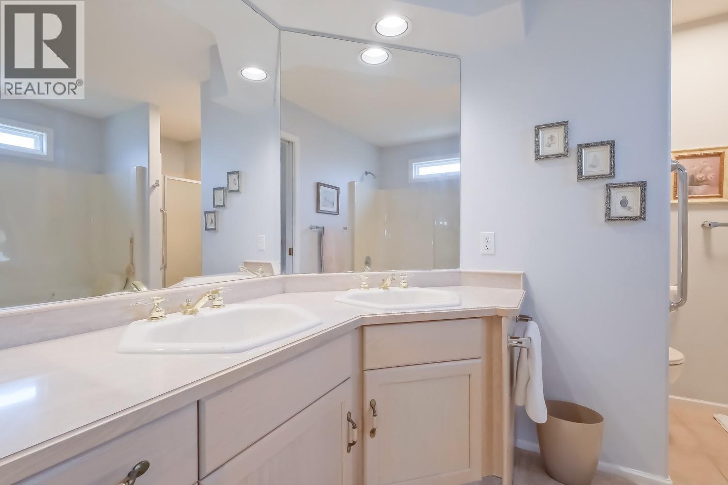 3333 South Main Street Unit# 143, Penticton, BC - Indoor Photo Showing Bathroom