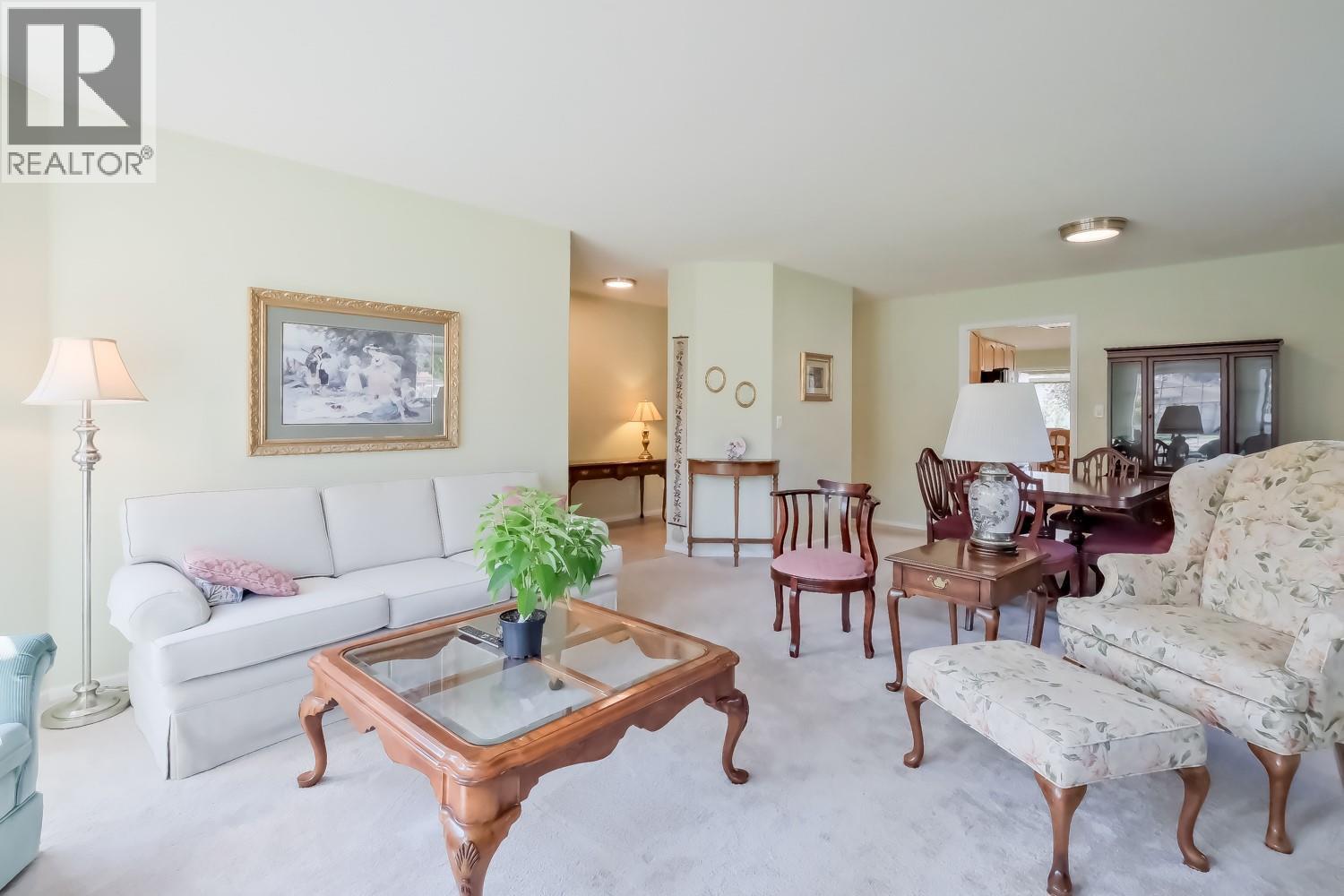 3333 South Main Street Unit# 143, Penticton, BC - Indoor Photo Showing Living Room