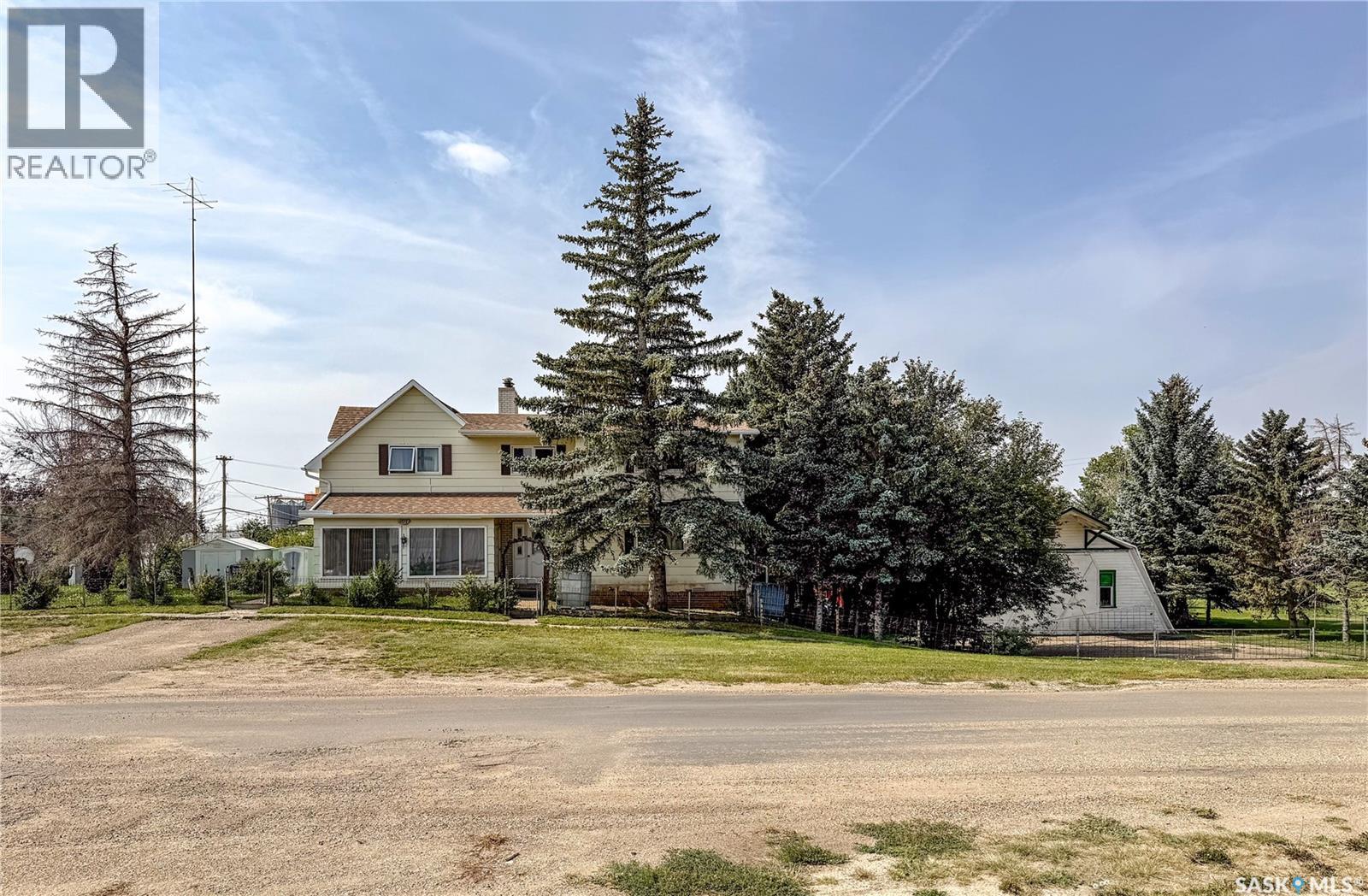 107 Centre Street, Kincaid, SK - Outdoor With Facade