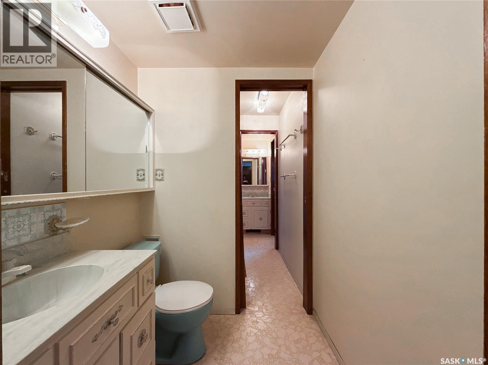107 Centre Street, Kincaid, SK - Indoor Photo Showing Bathroom