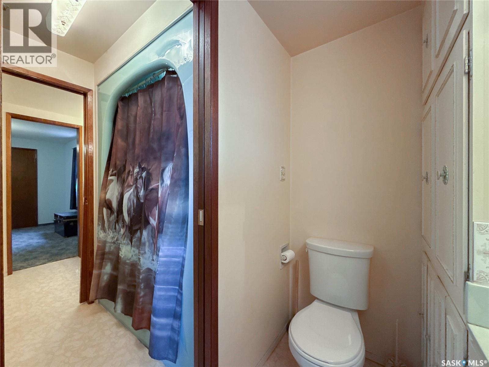 107 Centre Street, Kincaid, SK - Indoor Photo Showing Bathroom