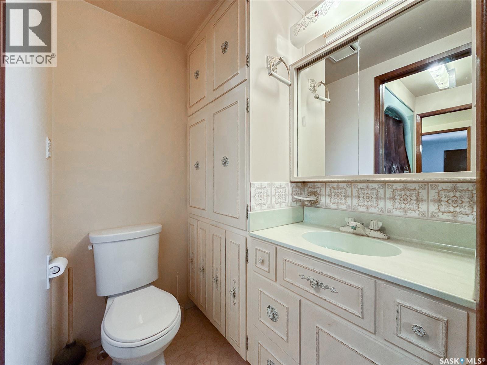 107 Centre Street, Kincaid, SK - Indoor Photo Showing Bathroom