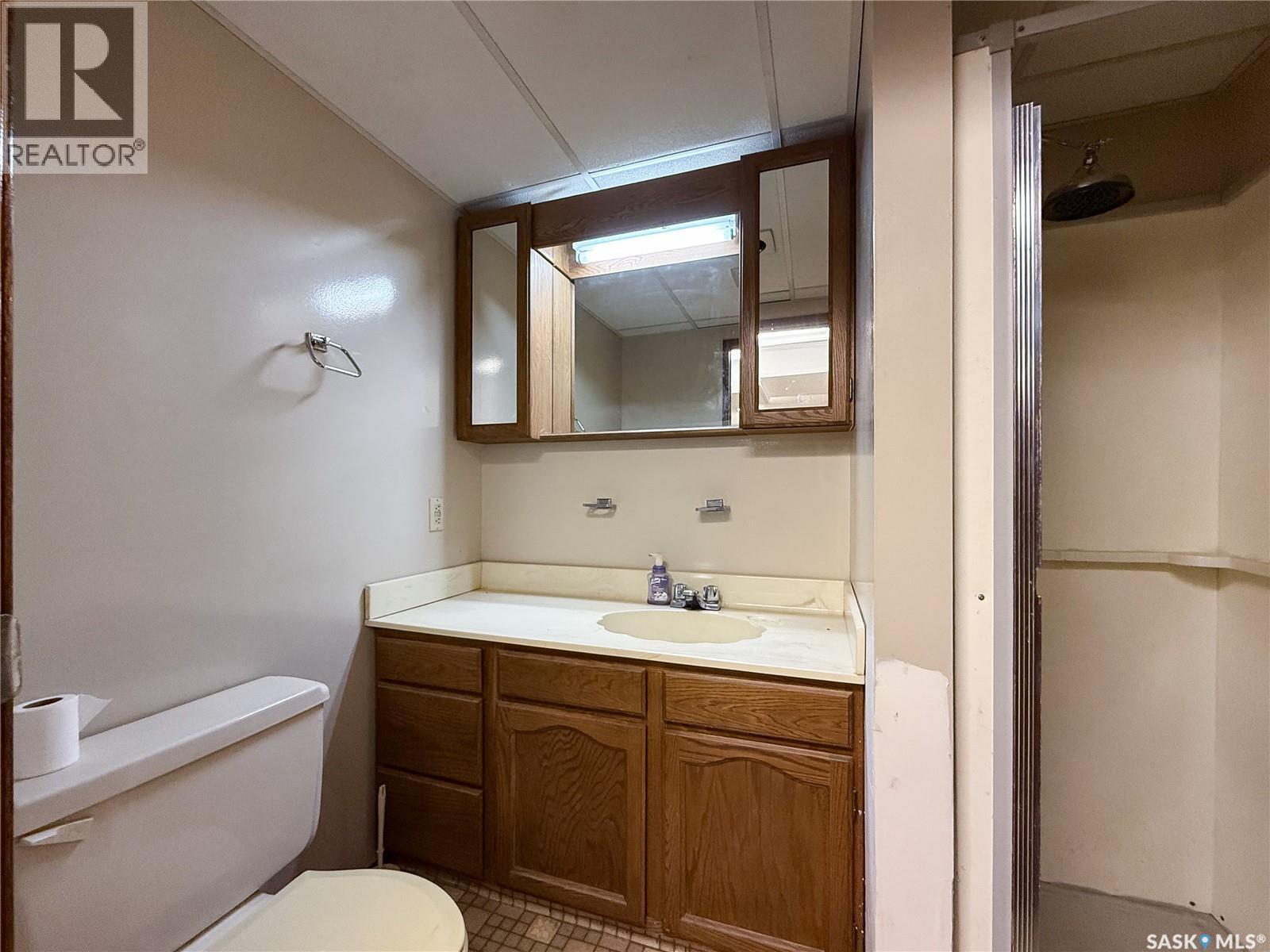 107 Centre Street, Kincaid, SK - Indoor Photo Showing Bathroom