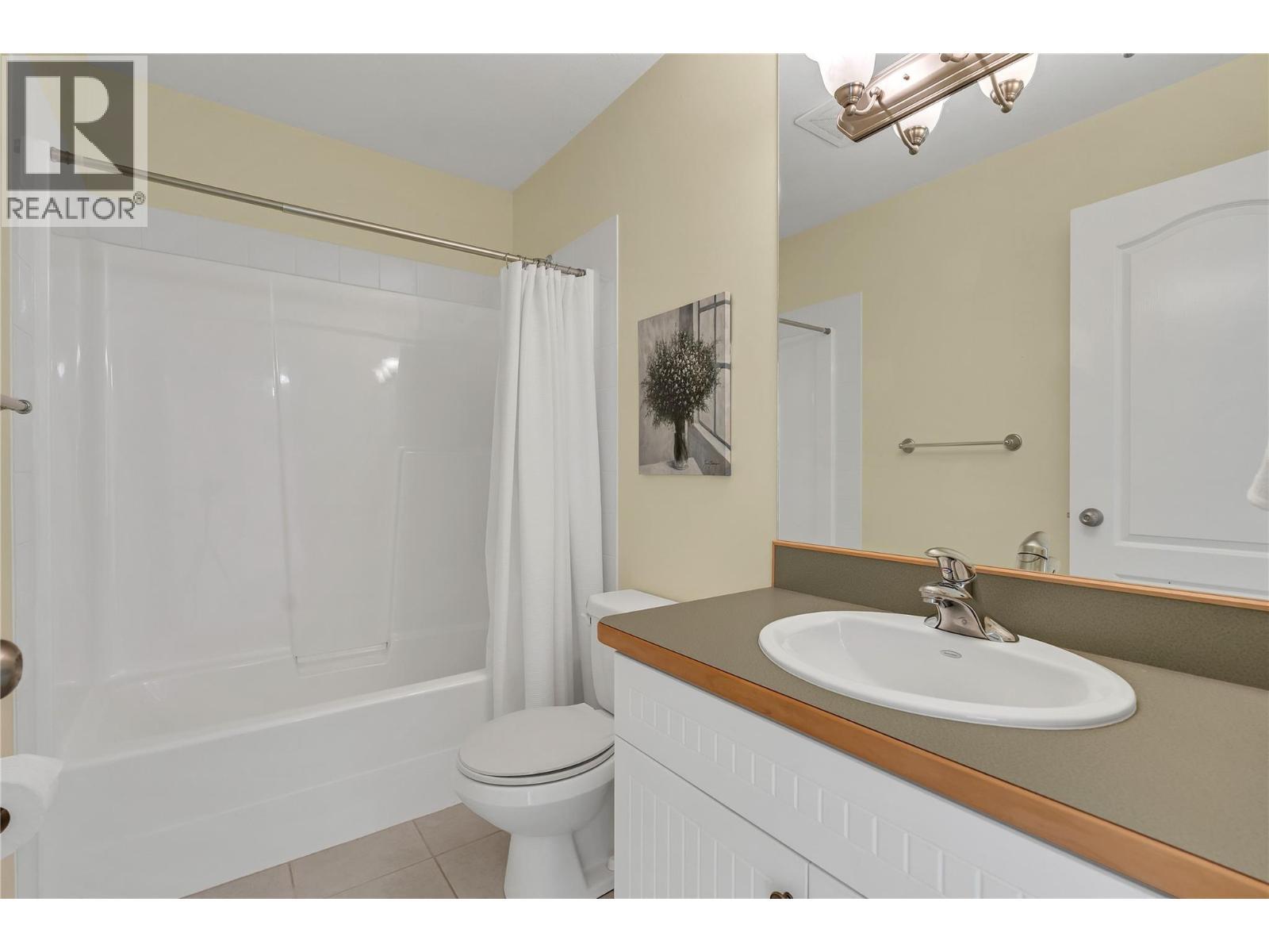 1078 Burnaby Avenue Unit# 105, Penticton, BC - Indoor Photo Showing Bathroom