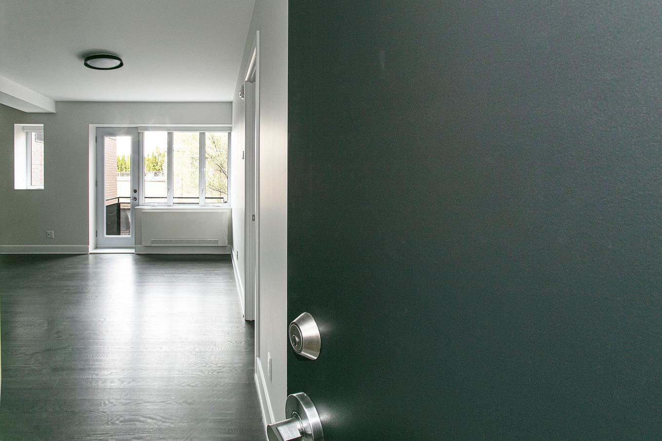 Salon - 310-4851 Ch. De La Côte-St-Luc, Montréal (Côte-Des-Neiges/Notre-Dame-De-Grâce), QC - Indoor Photo Showing Other Room