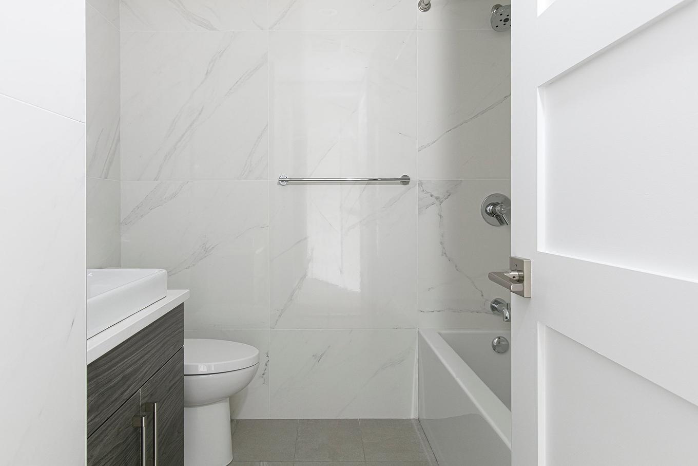 Salle de bains - 310-4851 Ch. De La Côte-St-Luc, Montréal (Côte-Des-Neiges/Notre-Dame-De-Grâce), QC - Indoor Photo Showing Bathroom