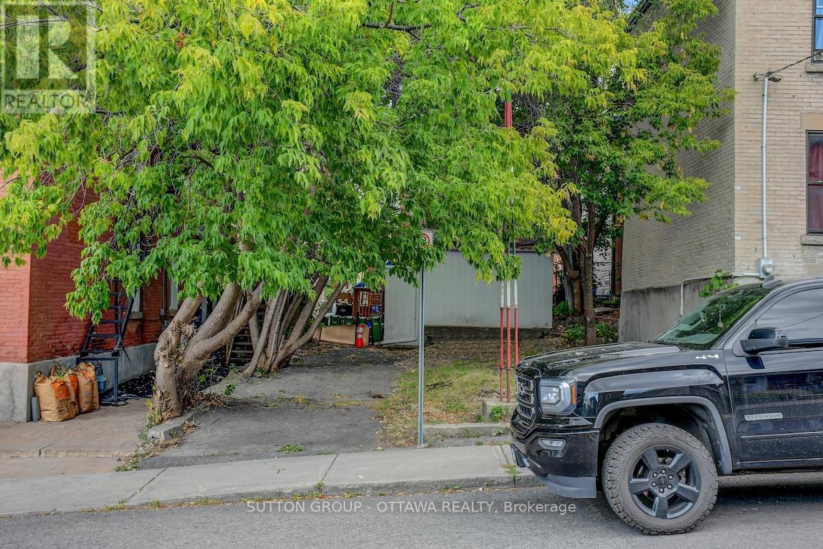 133 Eccles Street, Ottawa, ON