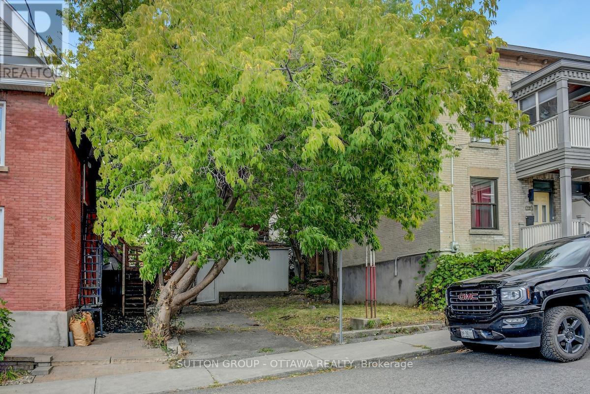 133 Eccles Street, Ottawa, ON