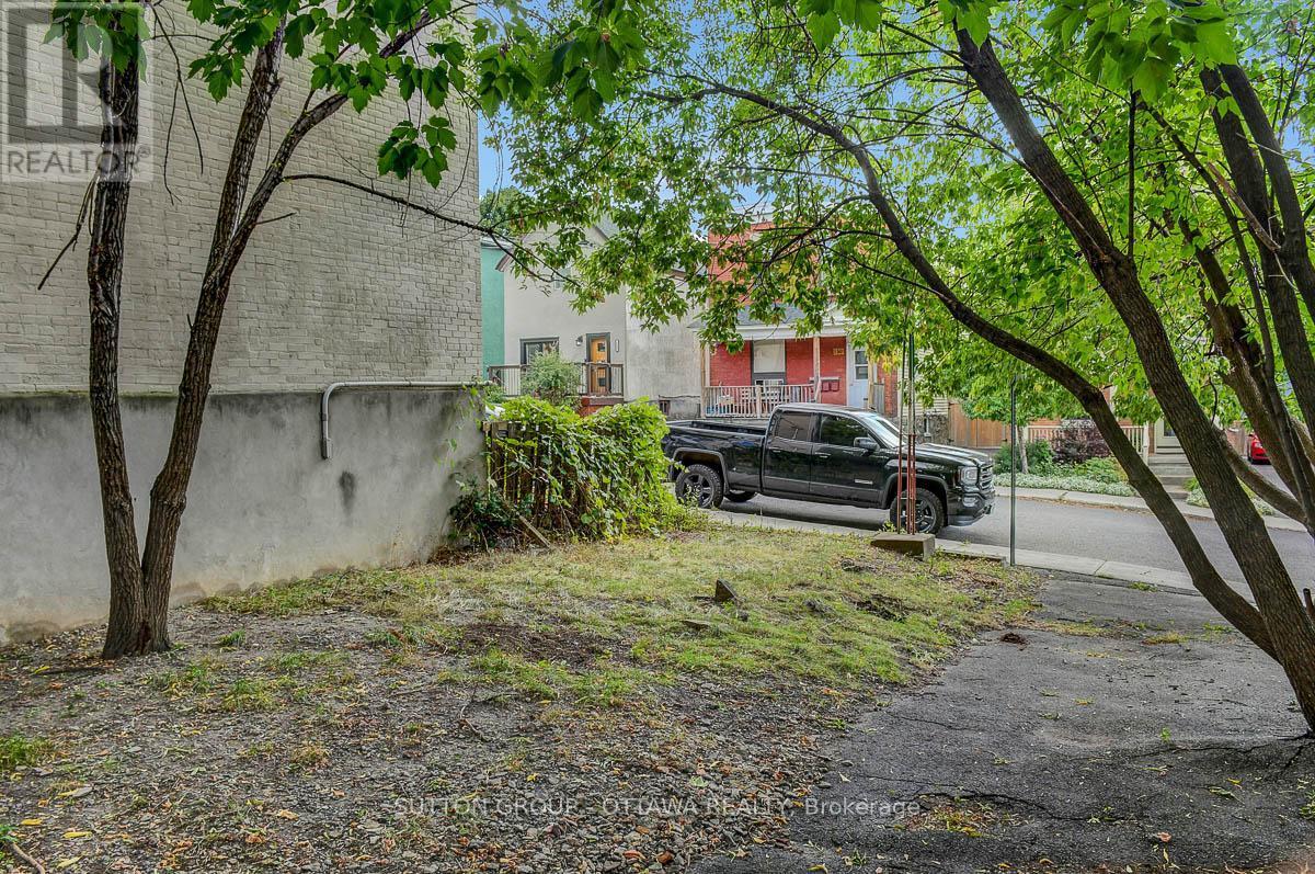 133 Eccles Street, Ottawa, ON