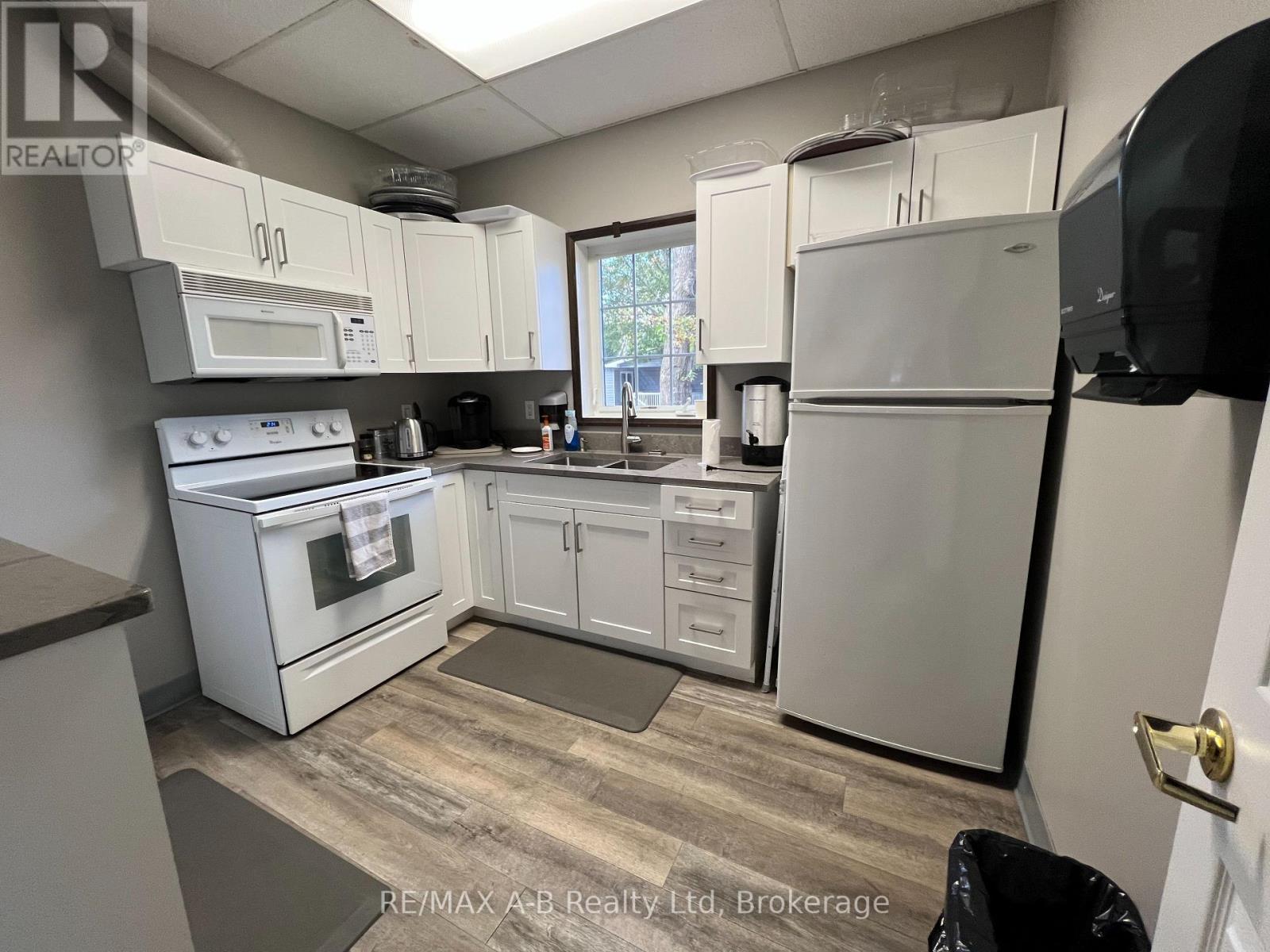 Happy Hills Retirement Village community kitchen - 959 - 316489 31St Line, Zorra, ON