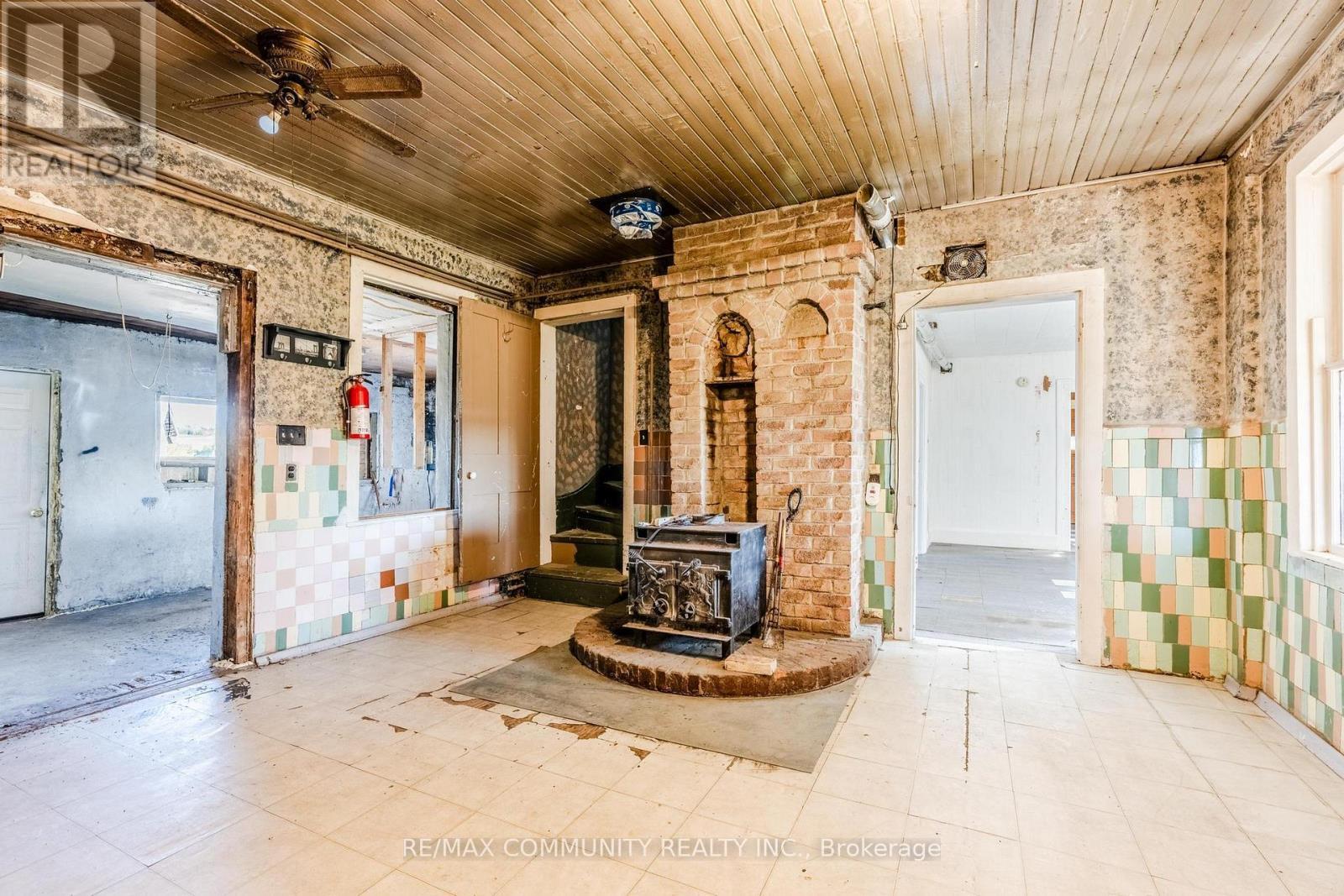 754 Porter Road, Kawartha Lakes, ON - Indoor Photo Showing Other Room