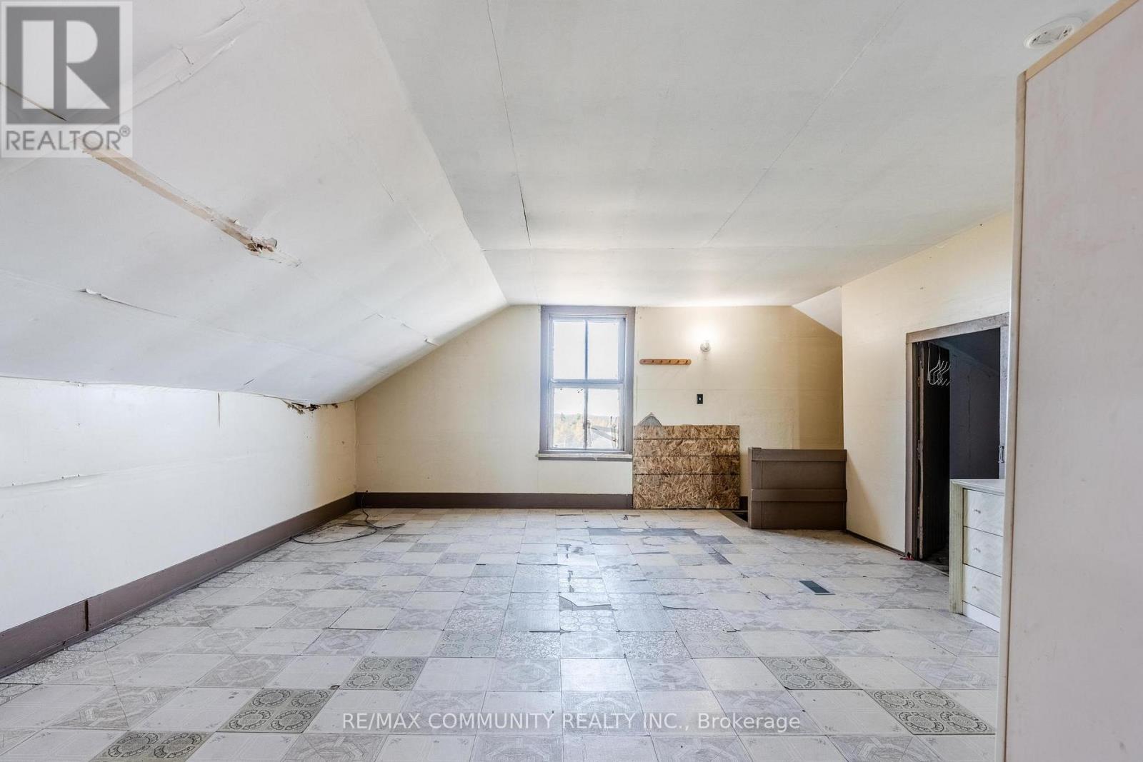 754 Porter Road, Kawartha Lakes, ON - Indoor Photo Showing Other Room