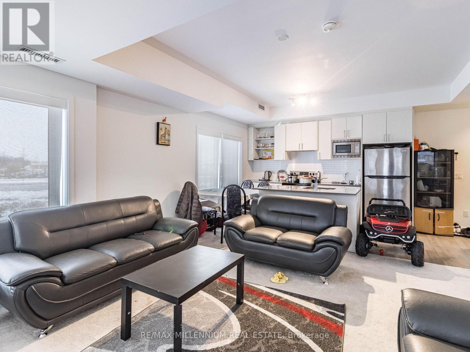 116 - 155 Downsview Park Boulevard, Toronto, ON - Indoor Photo Showing Living Room