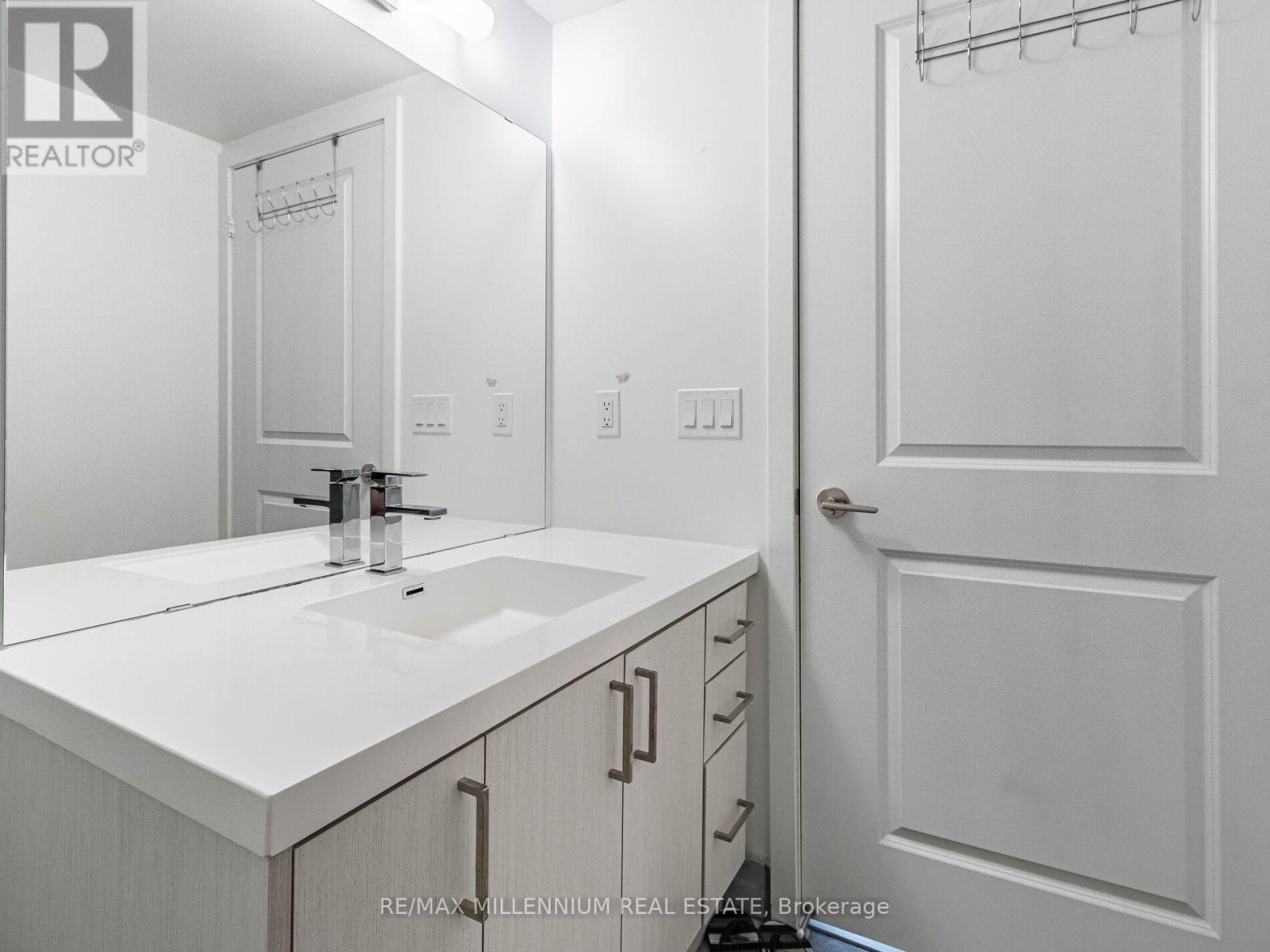 116 - 155 Downsview Park Boulevard, Toronto, ON - Indoor Photo Showing Bathroom