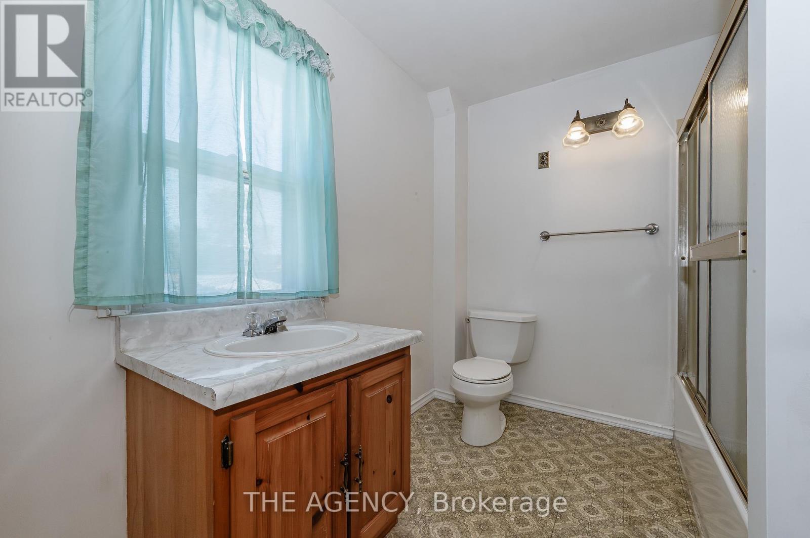 217 Mitchell Street, Port Colborne (East Village), ON - Indoor Photo Showing Bathroom