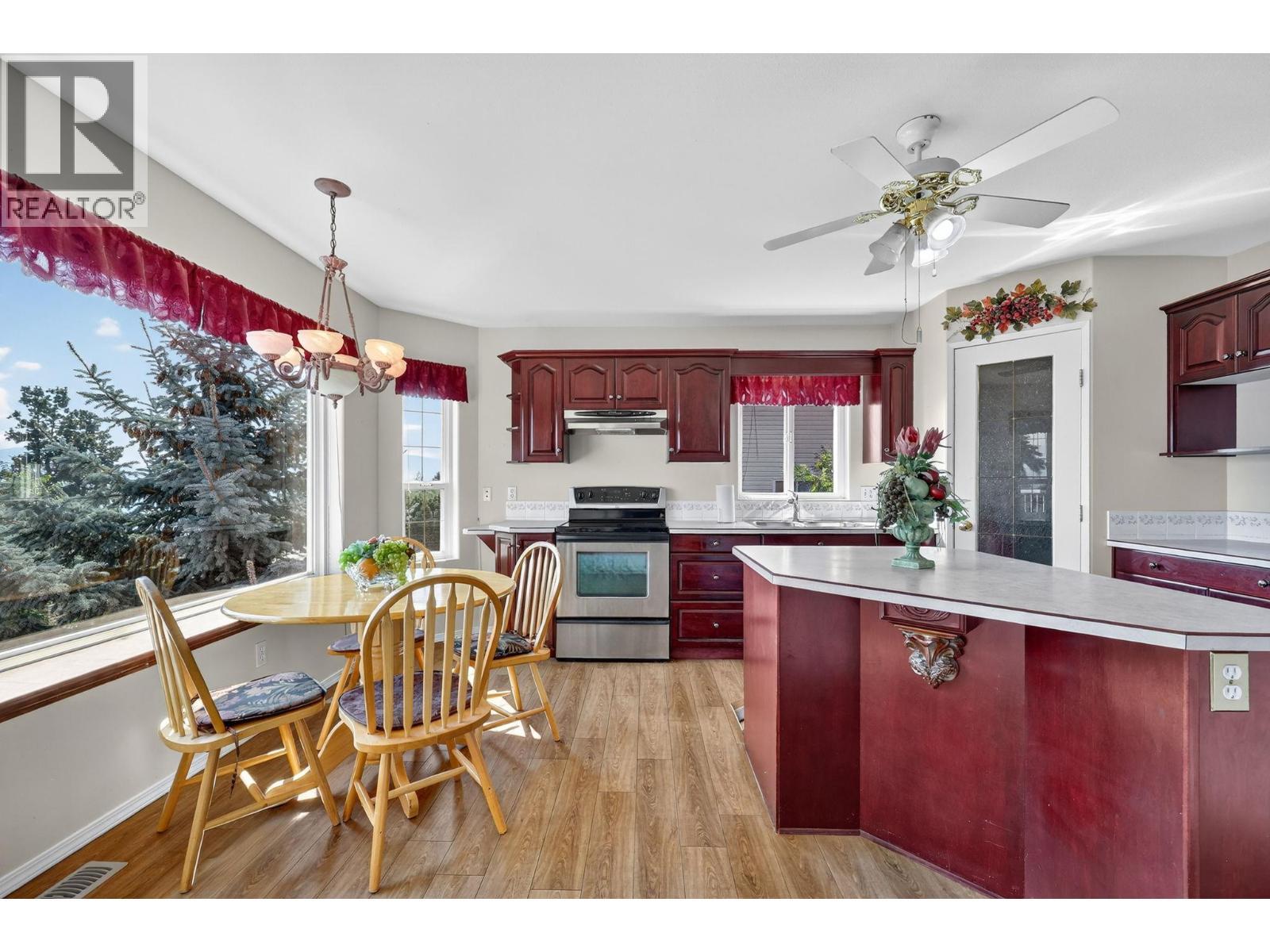 5220 Sutherland Road, Peachland, BC - Indoor