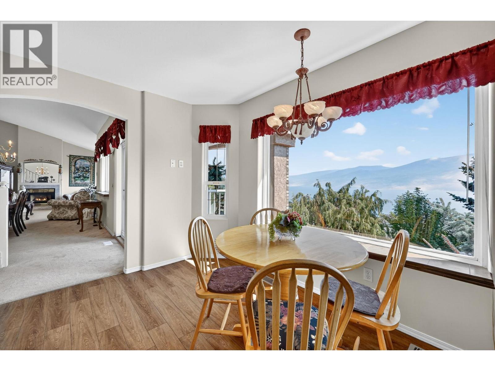 5220 Sutherland Road, Peachland, BC - Indoor Photo Showing Dining Room