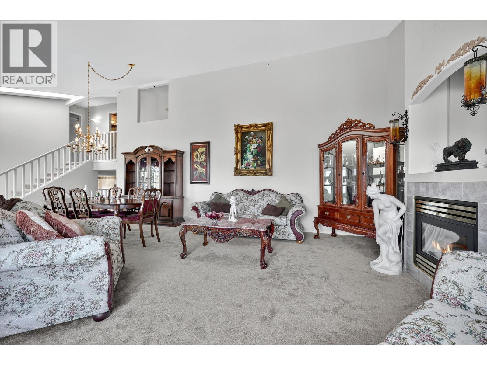 5220 Sutherland Road, Peachland, BC - Indoor Photo Showing Living Room With Fireplace