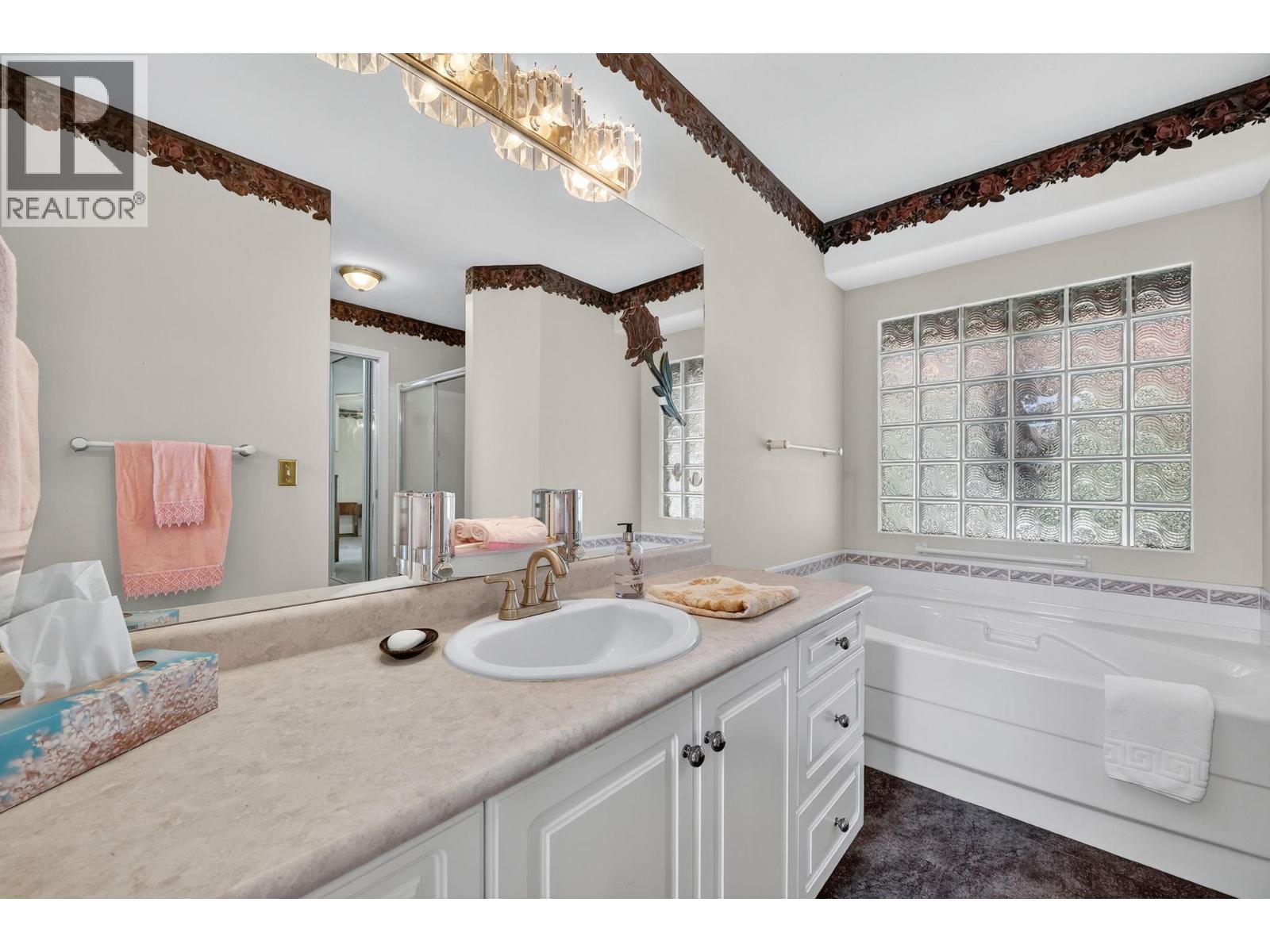 5220 Sutherland Road, Peachland, BC - Indoor Photo Showing Bathroom