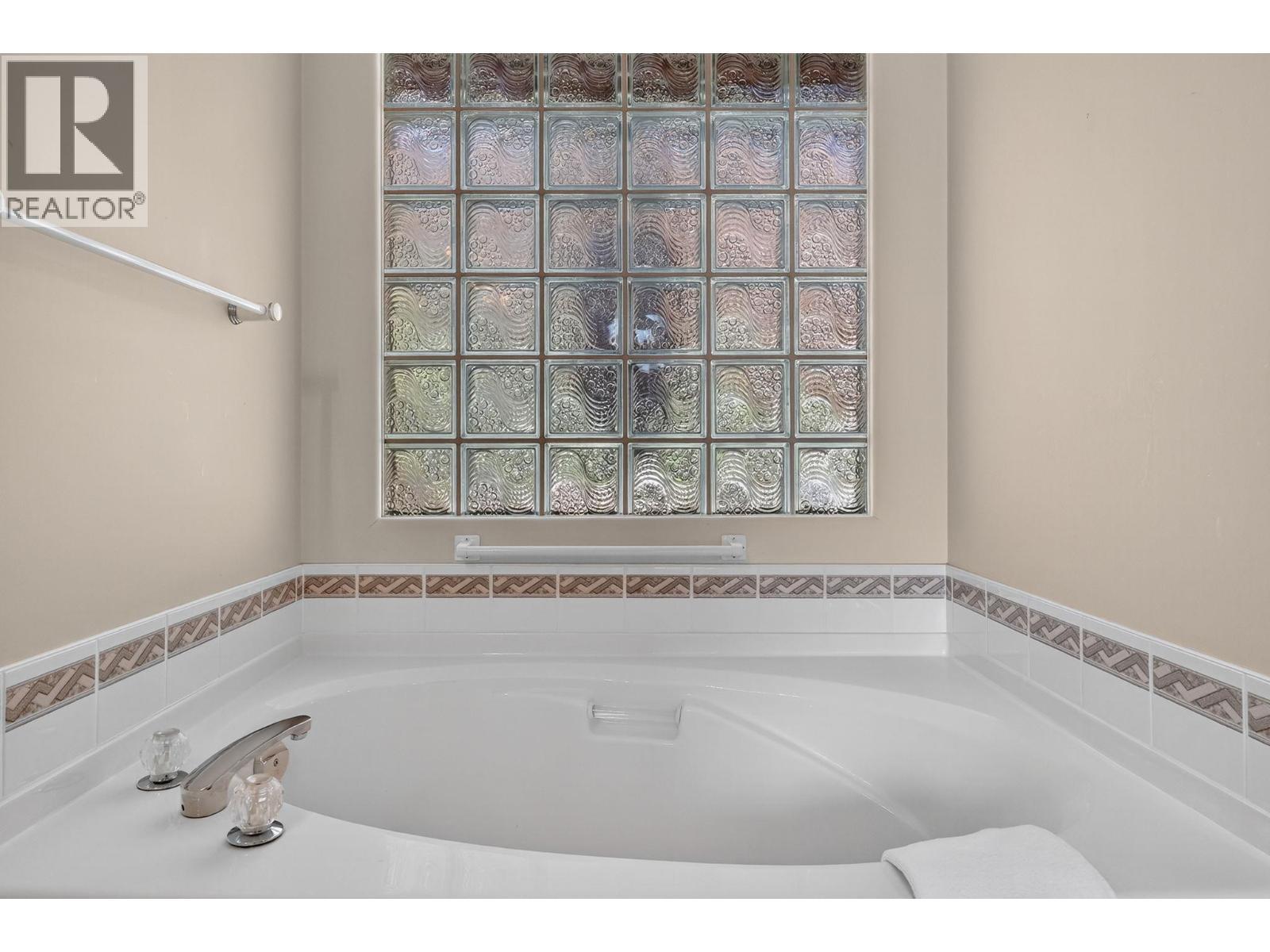 5220 Sutherland Road, Peachland, BC - Indoor Photo Showing Bathroom