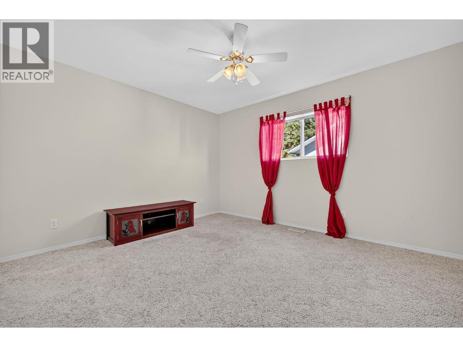 5220 Sutherland Road, Peachland, BC - Indoor